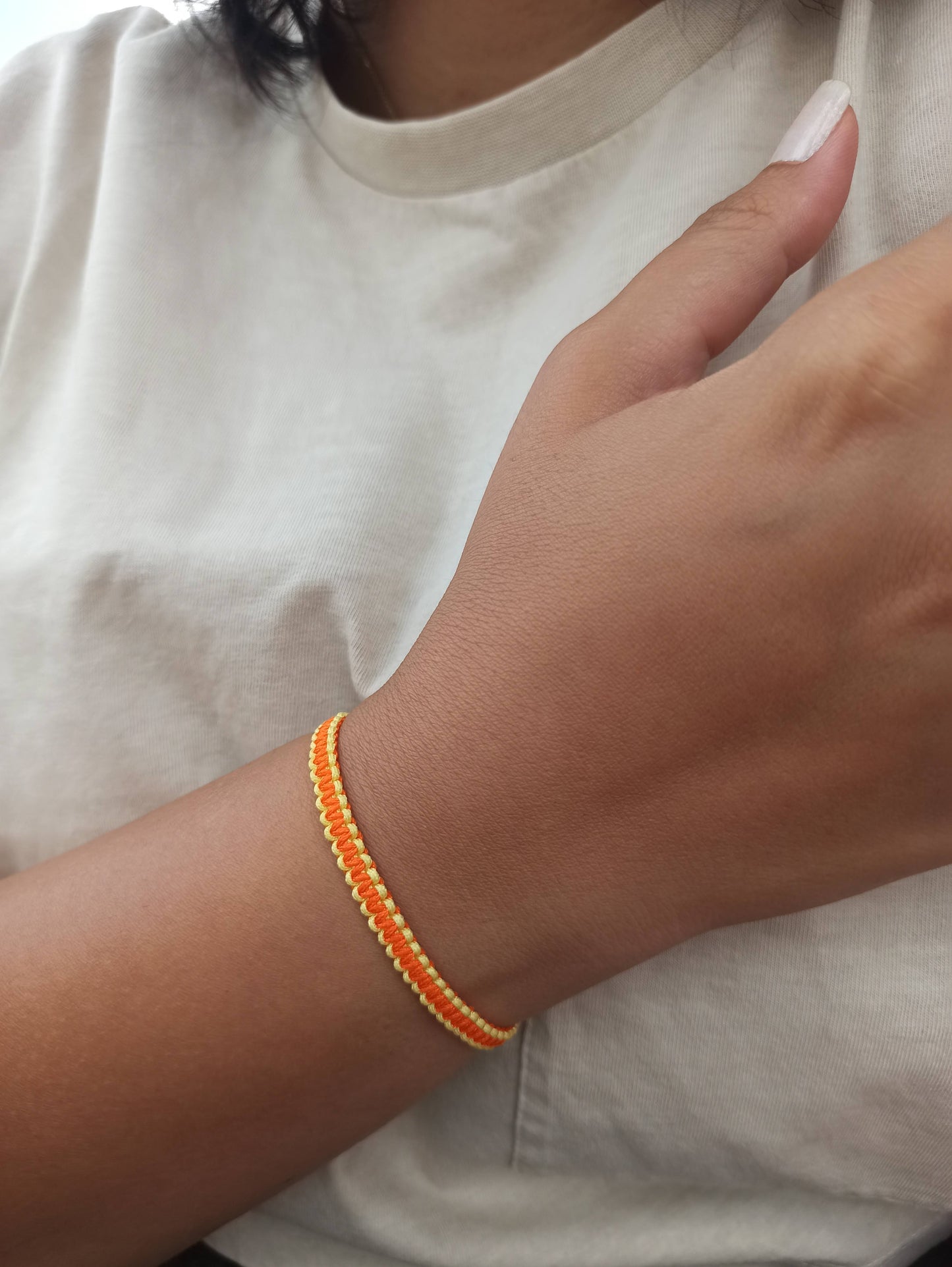Turuncu ve sarı ipli makrome bileklik