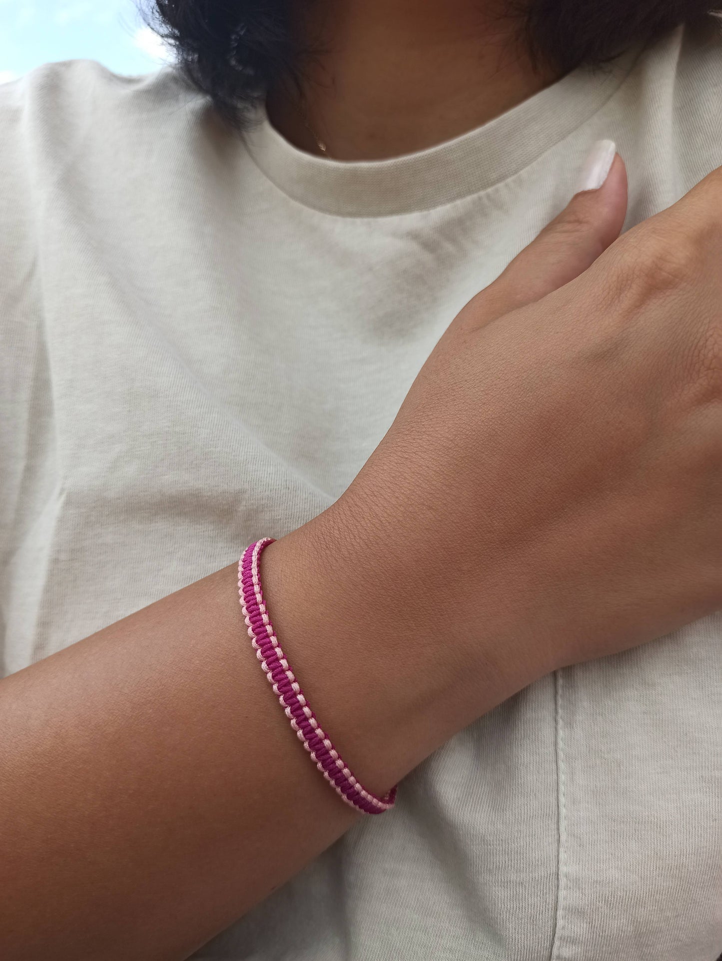 Fuşya ve açık pembe ipli makrome bileklik