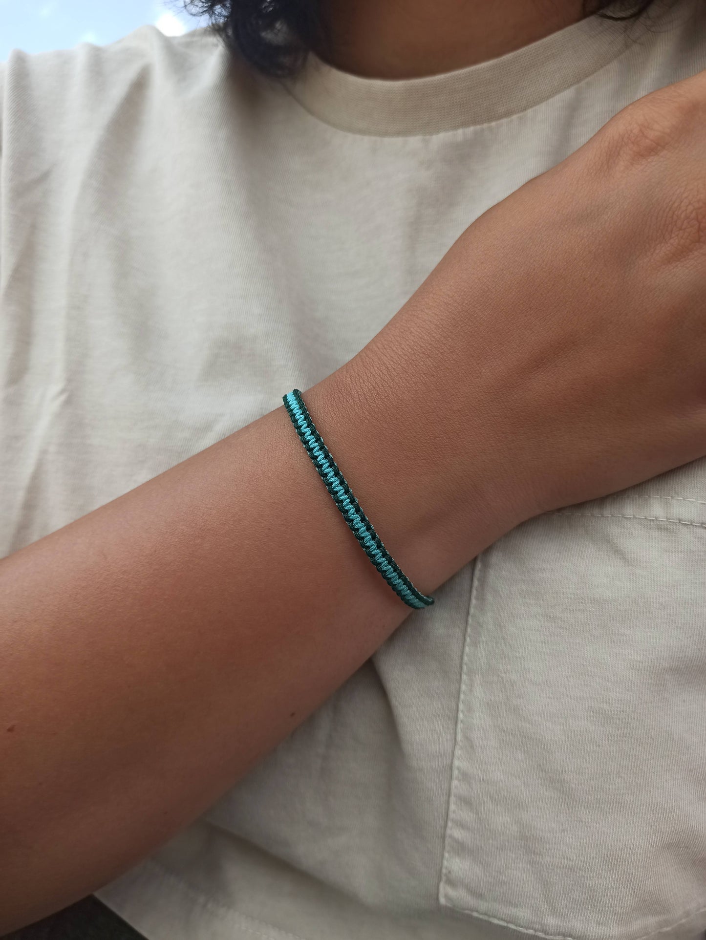 Turkuaz ve yeşil ipli makrome bileklik