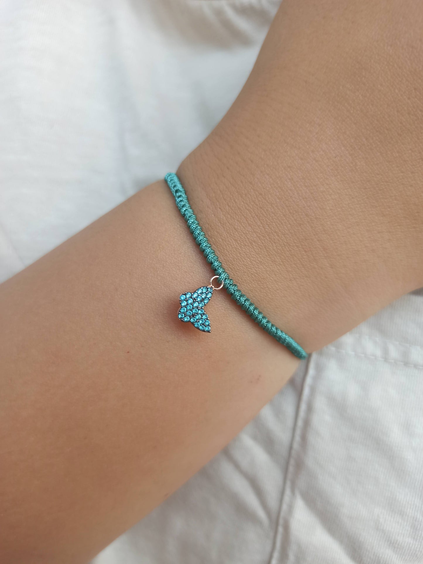 Yeşil taşlı gümüş kelebek ipli bileklik