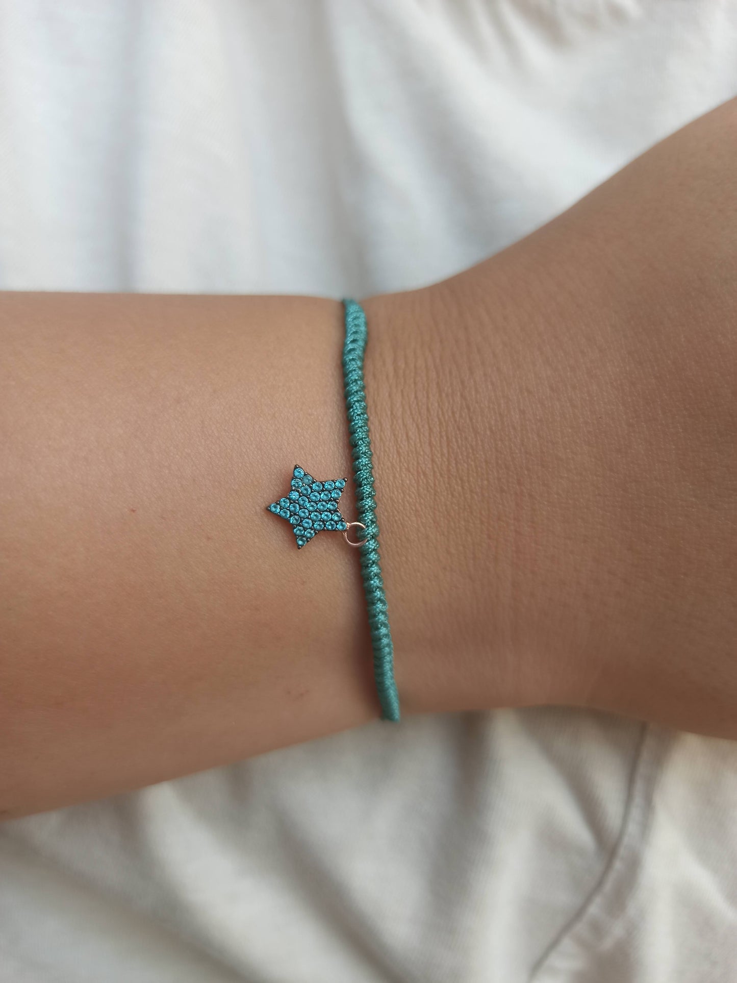 Yeşil taşlı gümüş yıldız ipli bileklik