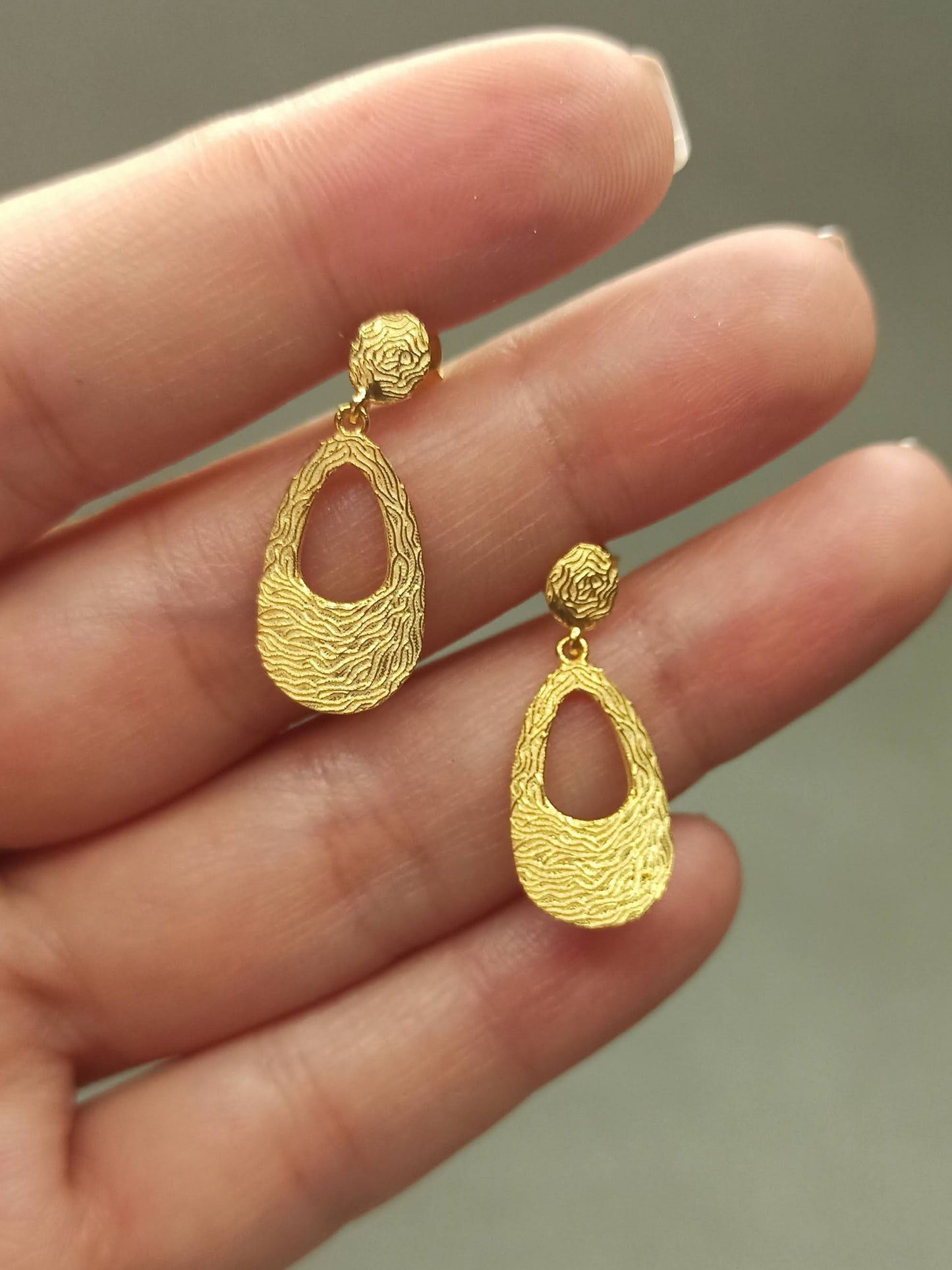 Sallantılı Gümüş Damla Küpe | BHCL Co.