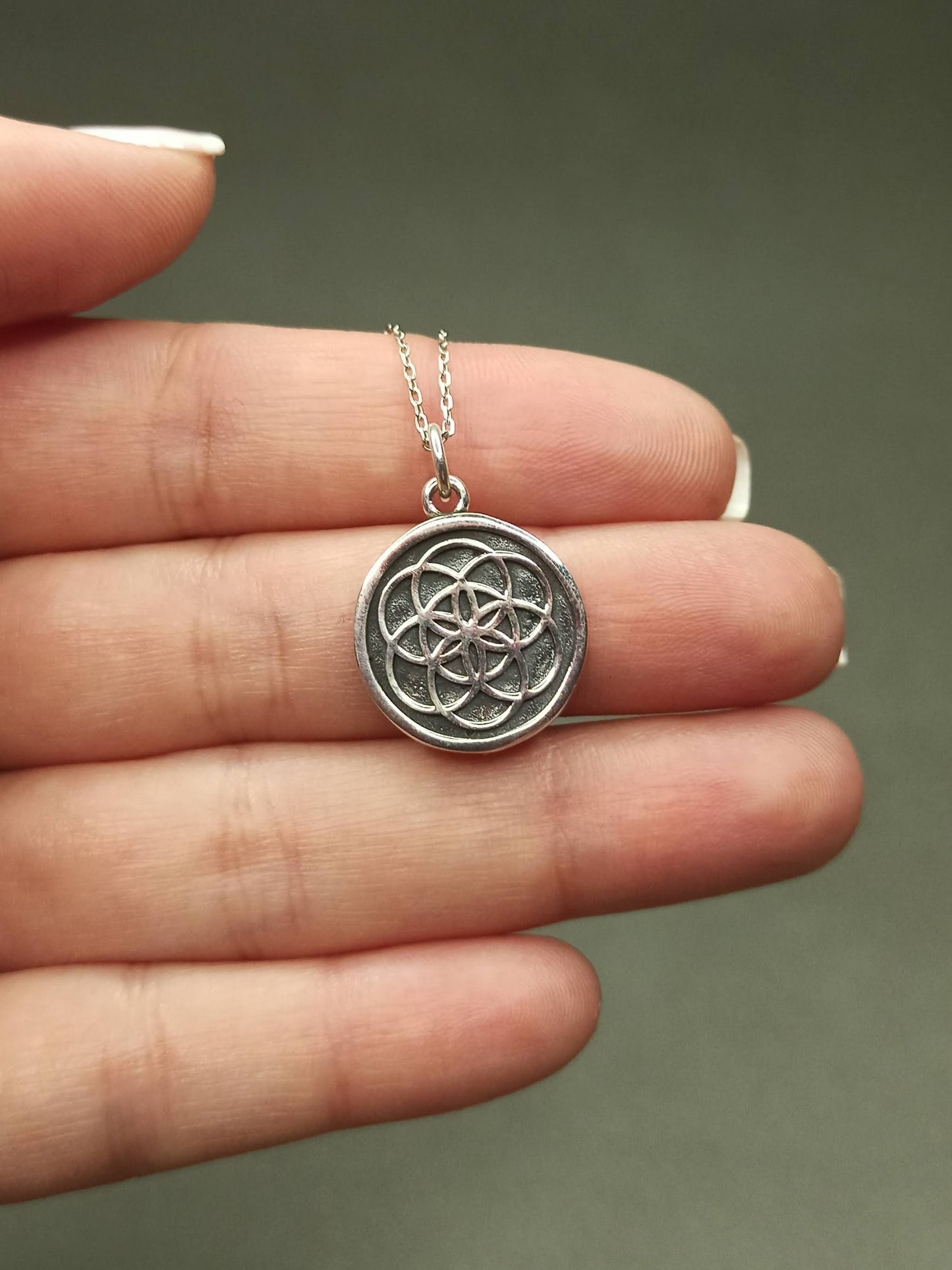 Yaşam Ağacı ve Hayat Sembollü Madalyon Kolye