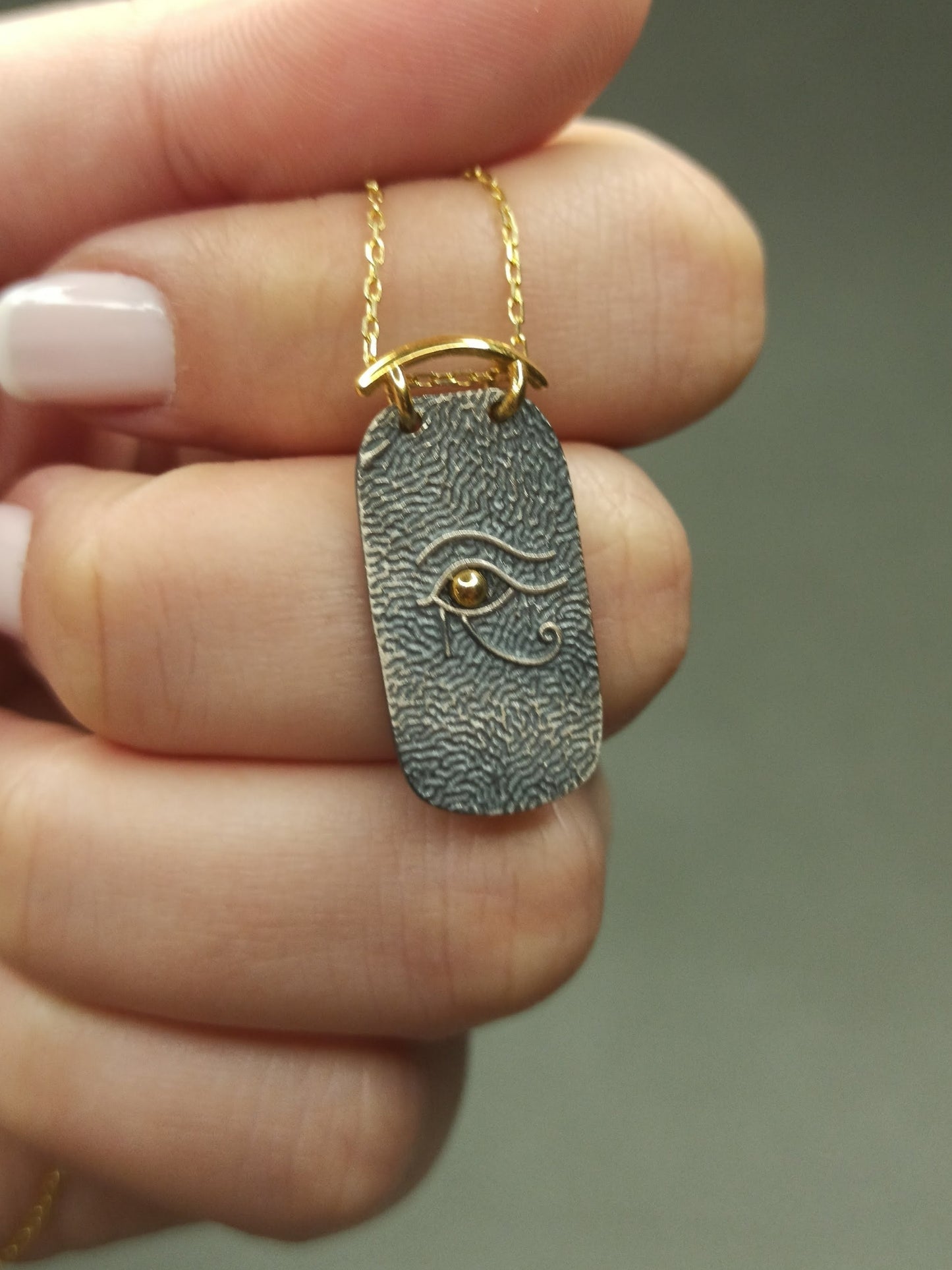 Horus’un Gözü Madalyon Kolye, Vintage Oksitli Gümüş Takı