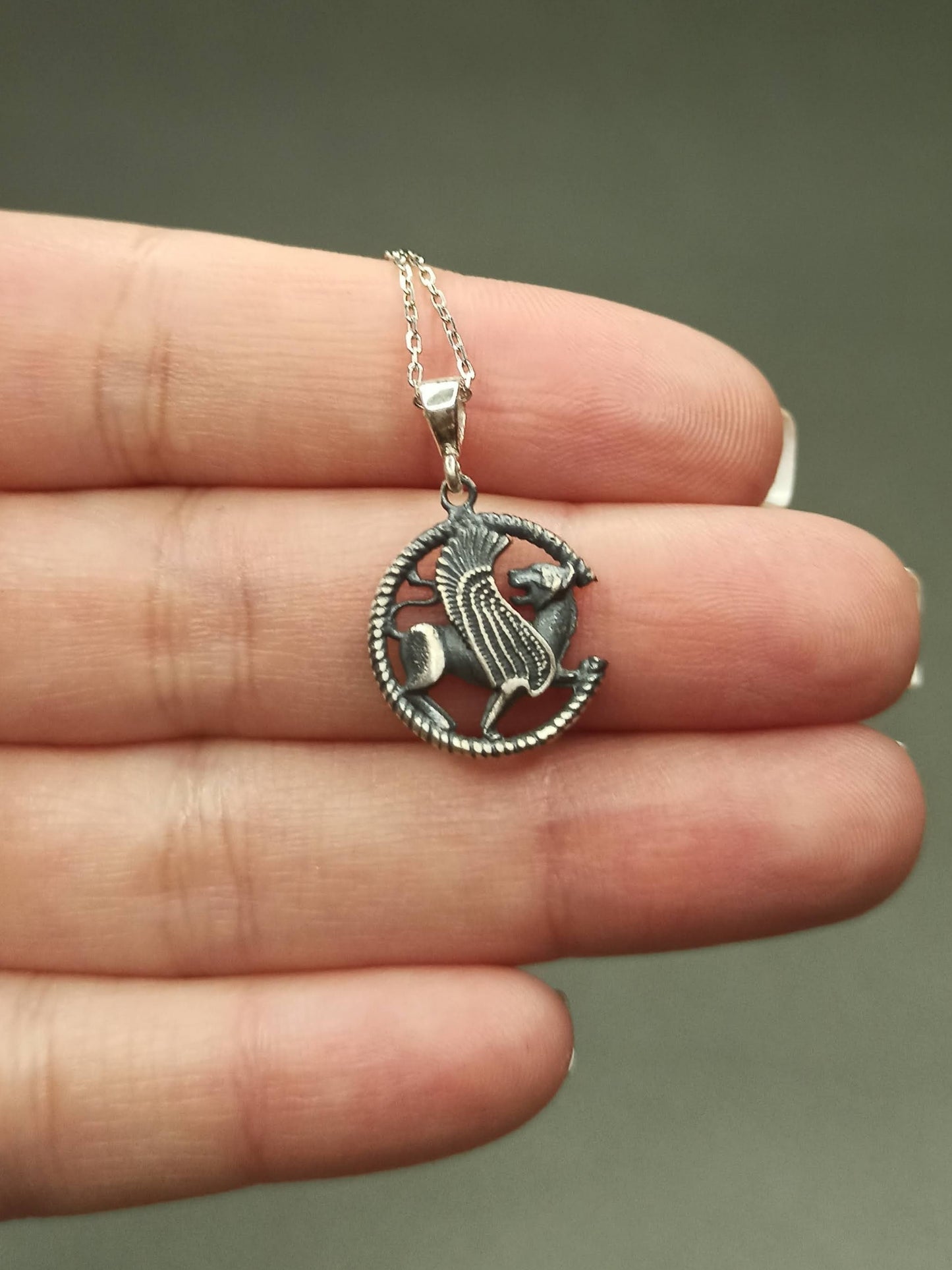 Kanatlı Aslan Sembollü Gümüş Kolye