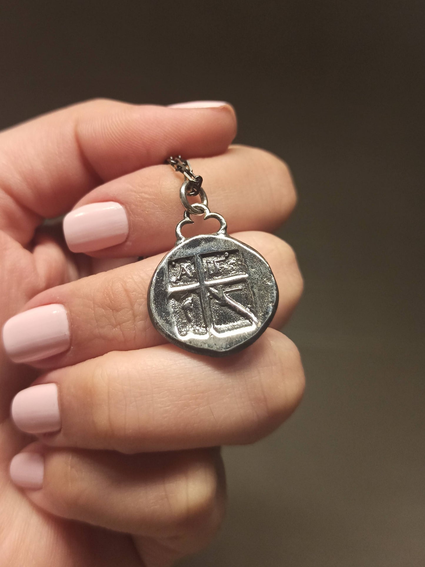 Kaplumbağa Kabartmalı Erkek Madalyon Kolye