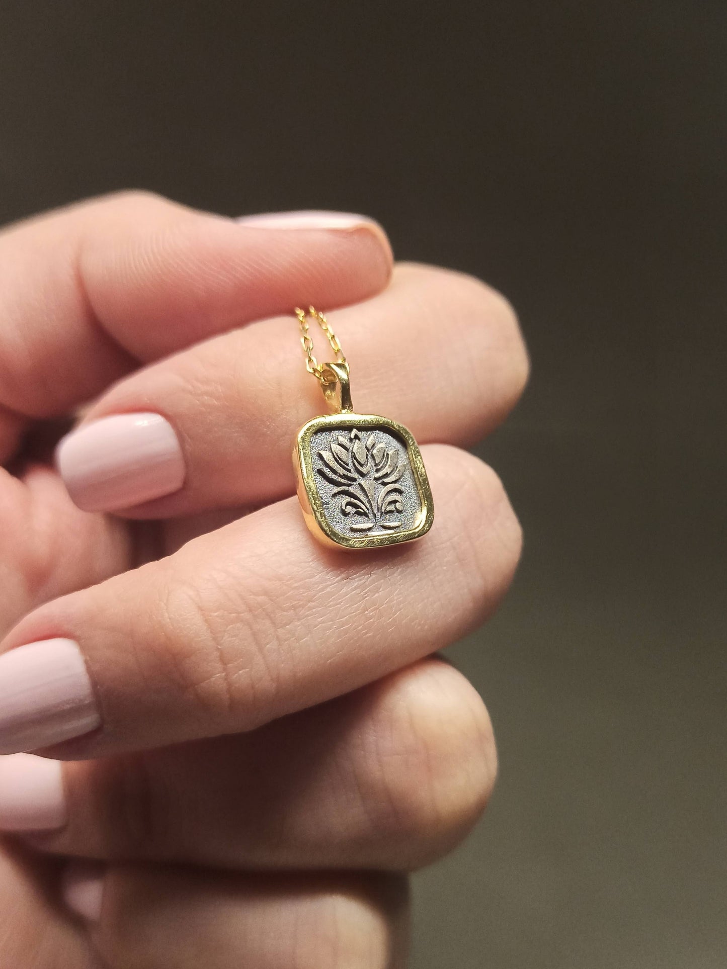 Gümüş Lotus Çiçeği Kolye