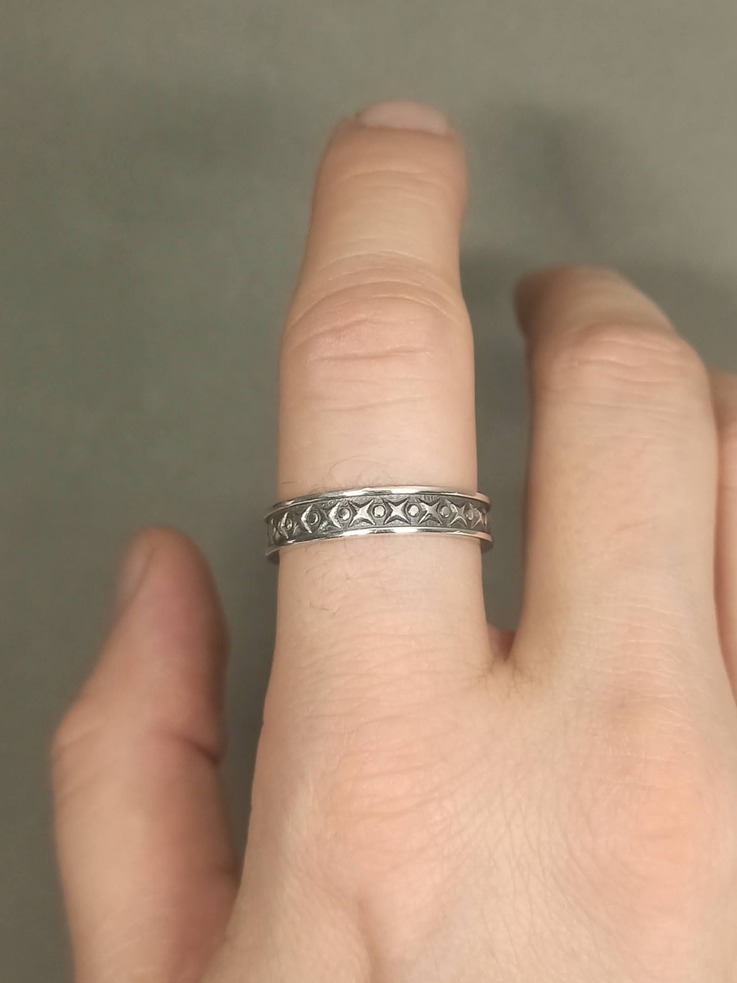 Geometrik Desenli Gümüş Erkek Yüzük