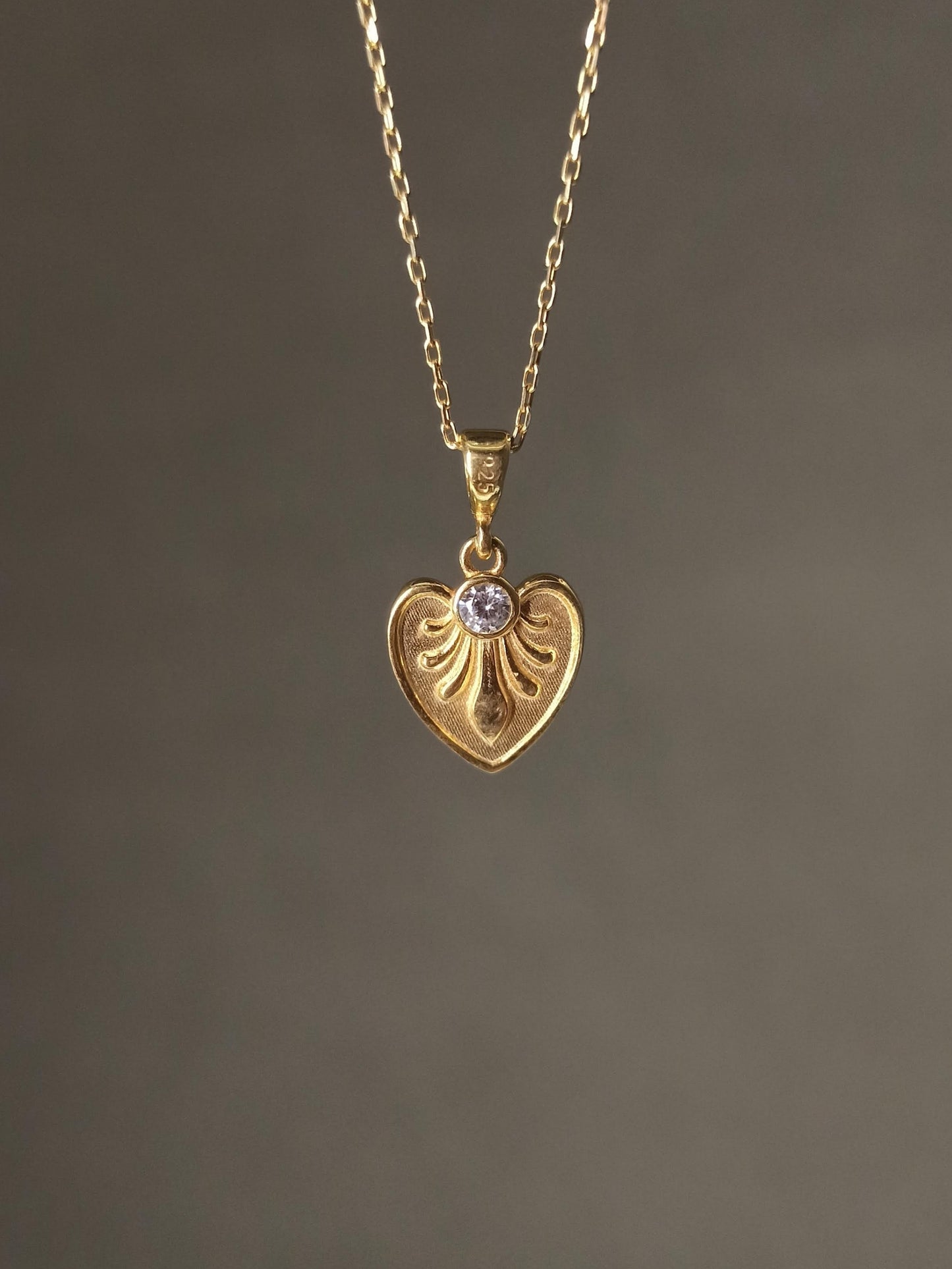 Vintage Stil Altın Kalp Kolye