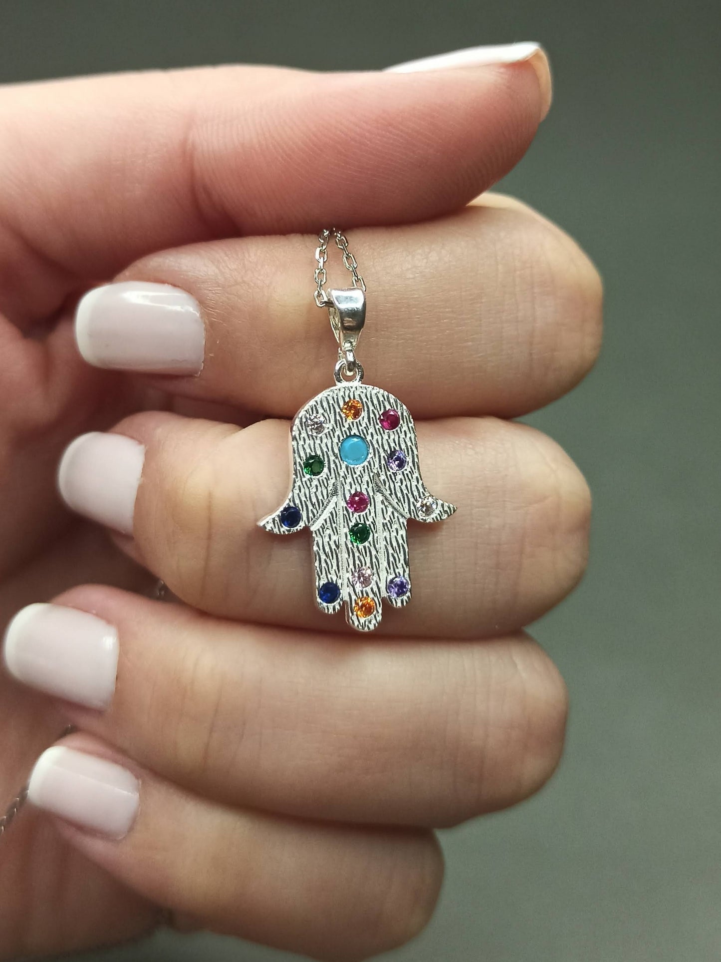 Gümüş Taşlı Fatma’nın Eli Kolyesi, Koruma ve Şans Sembolü