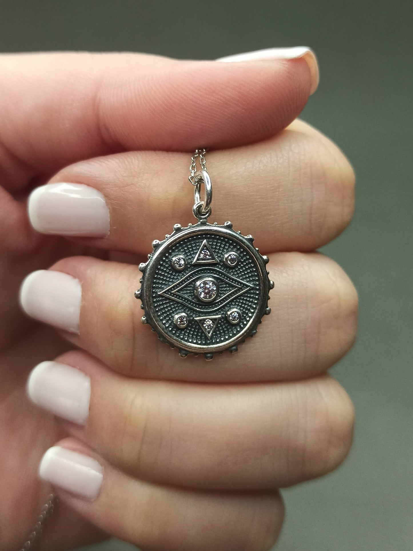 Gümüş Taşlı Göz Madalyon Kolye