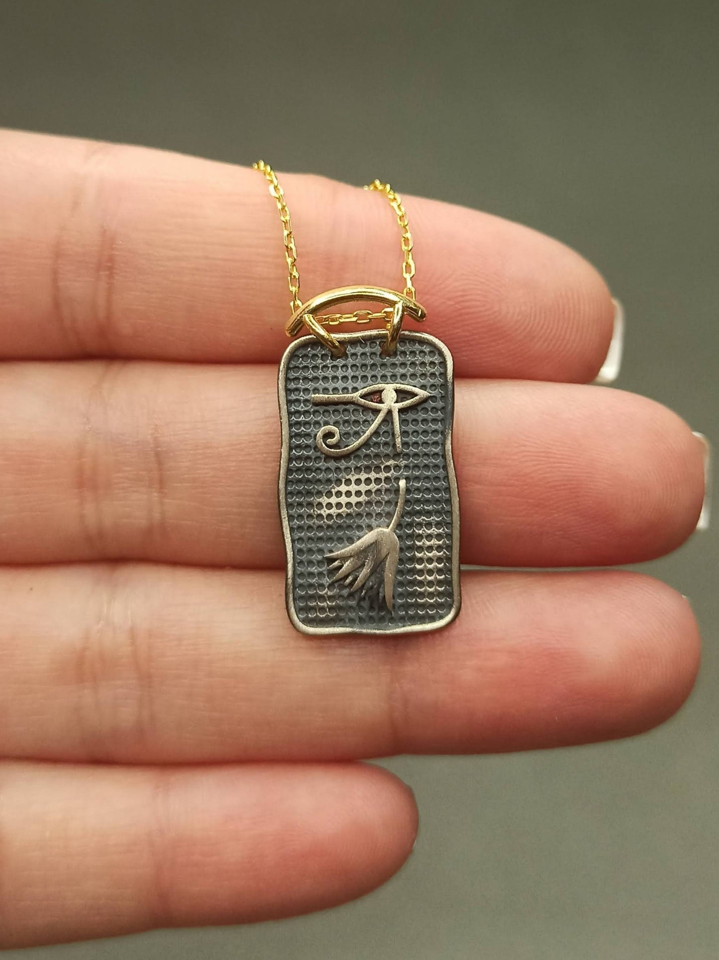 Antik Mısır Göz ve Lotus Madalyon Kolye