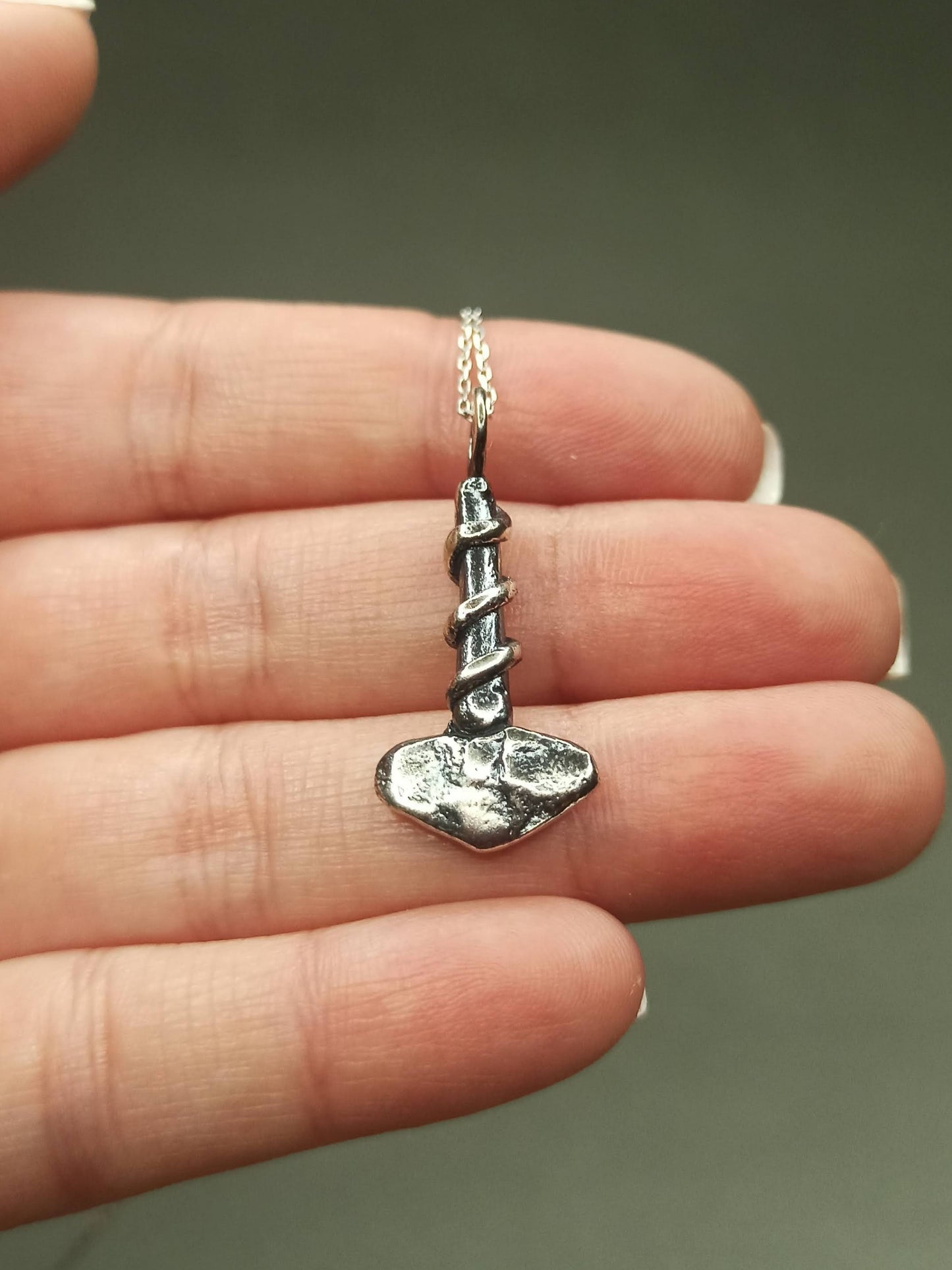 Gümüş Thor'un Çekici Mjolnir Kolye