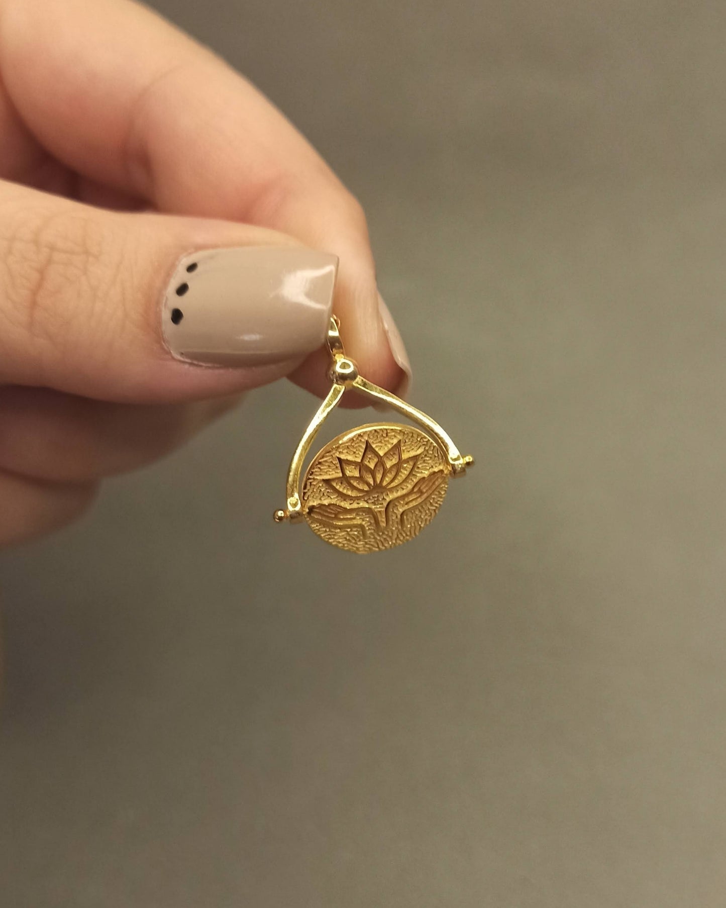 925 Ayar Gümüş Om Lotus Kolye, Çift Taraflı Dönen Kolye Ucu