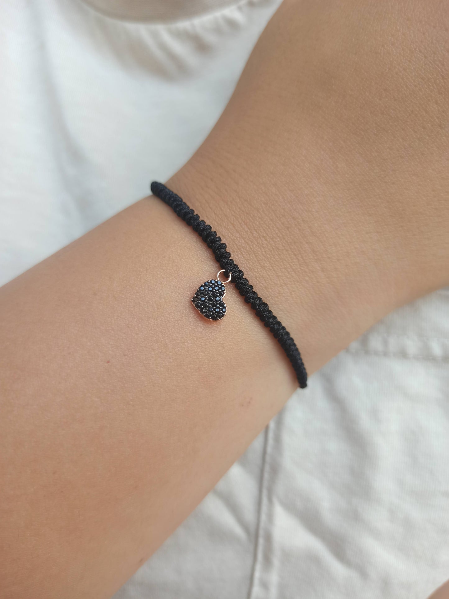 Siyah taşlı gümüş kalp charm ipli bileklik