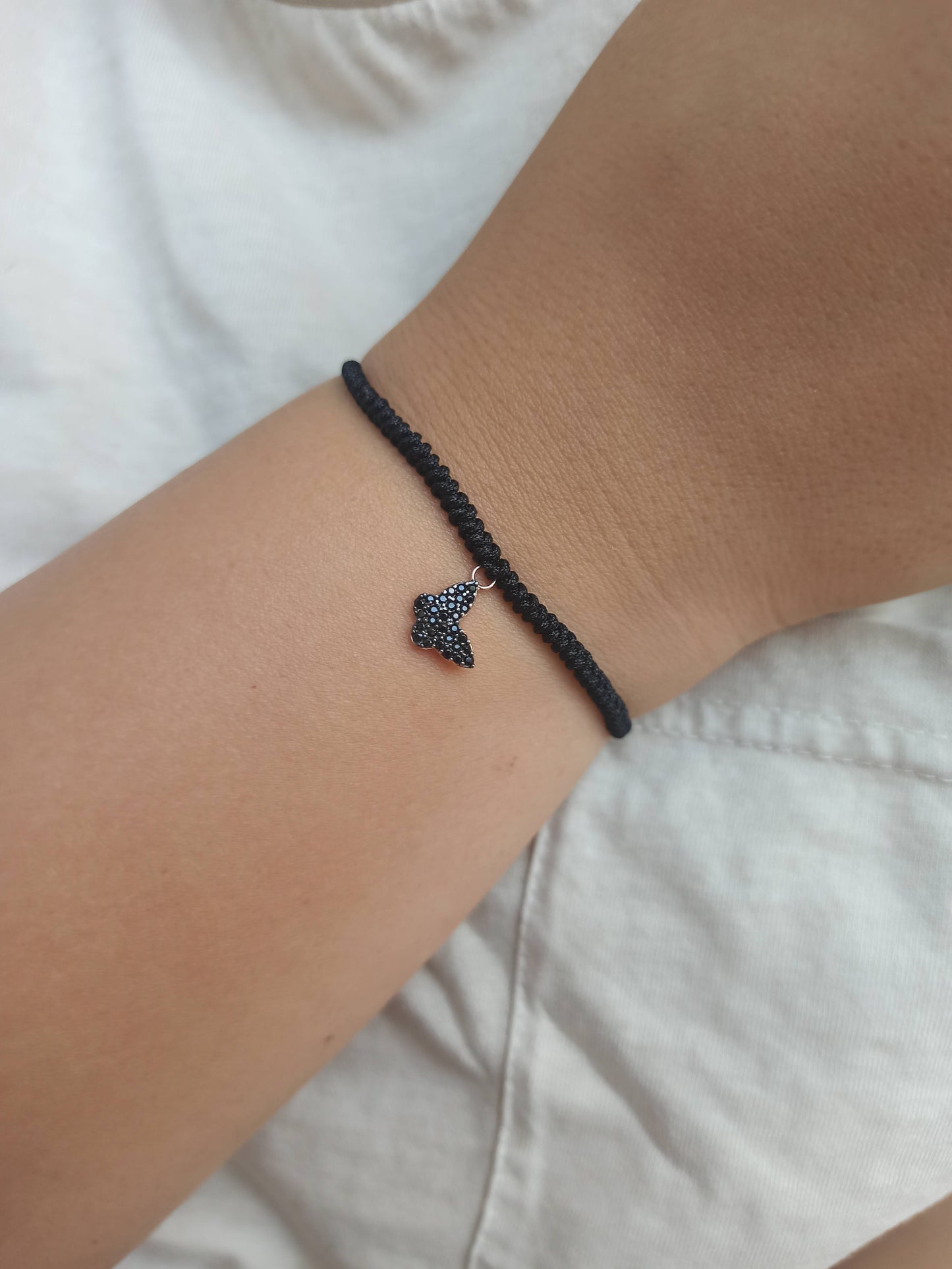 Siyah taşlı gümüş kelebek ipli bileklik