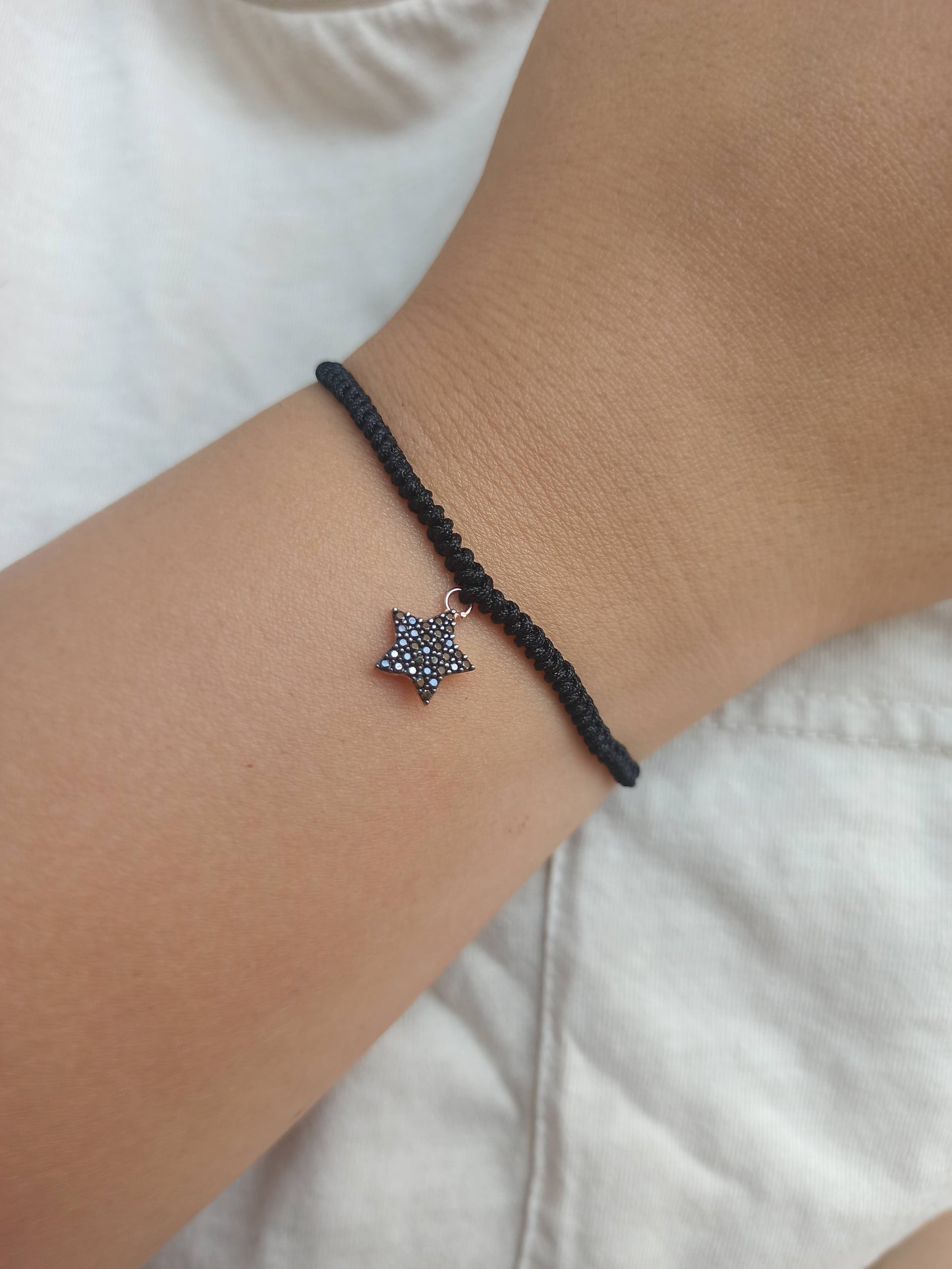Siyah taşlı gümüş yıldız ipli bileklik