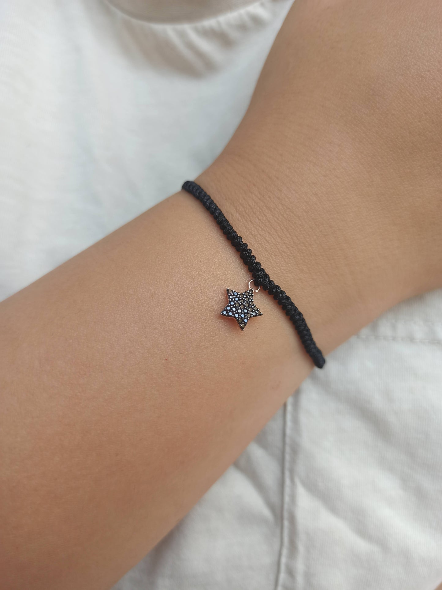 Siyah taşlı gümüş yıldız ipli bileklik