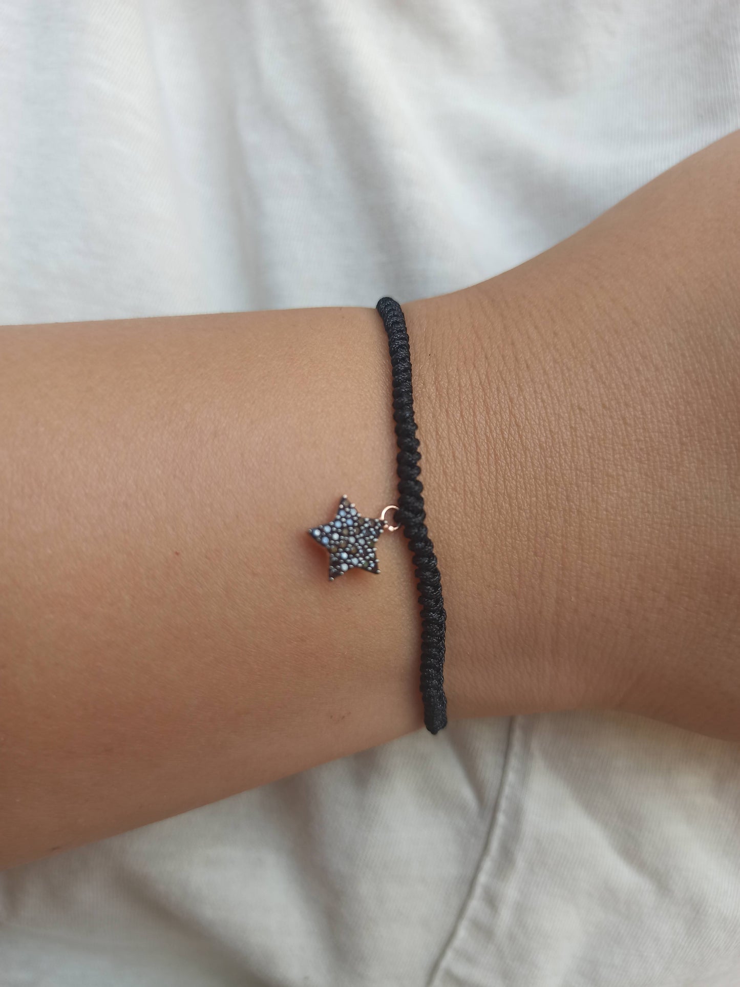 Siyah taşlı gümüş yıldız ipli bileklik