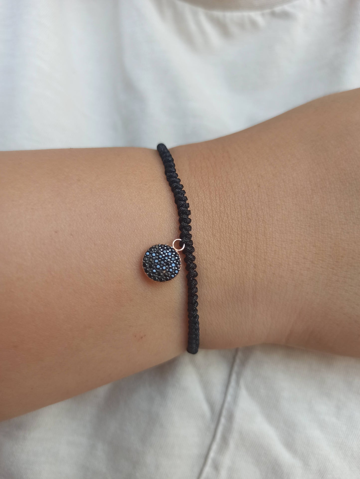 Siyah taşlı gümüş ipli bileklik