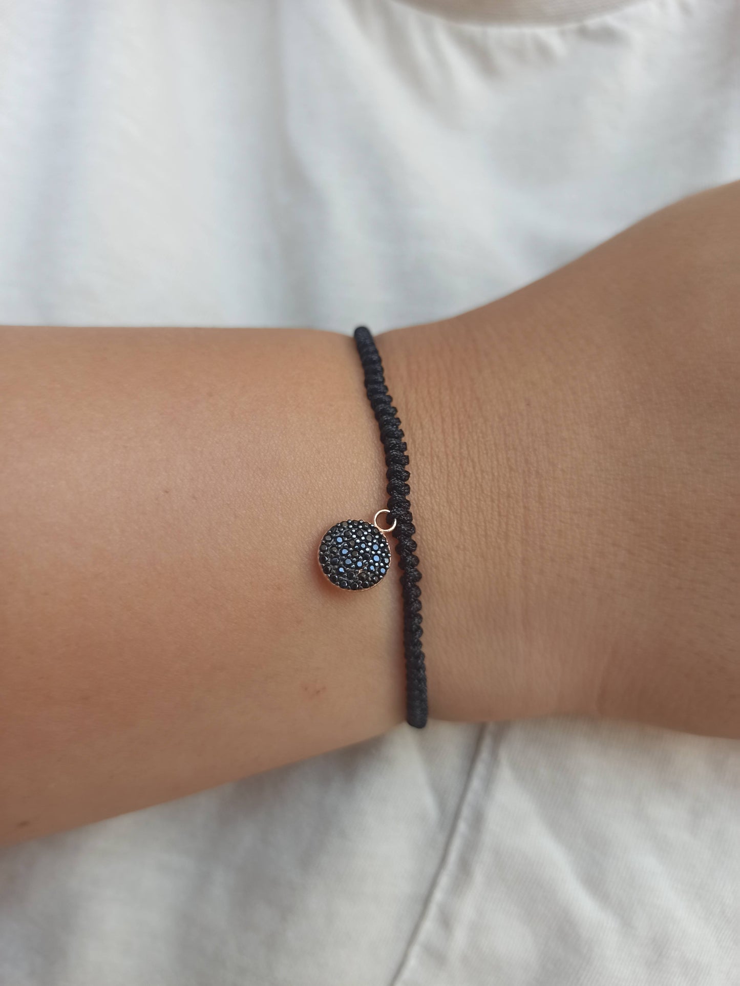 Siyah taşlı gümüş ipli bileklik