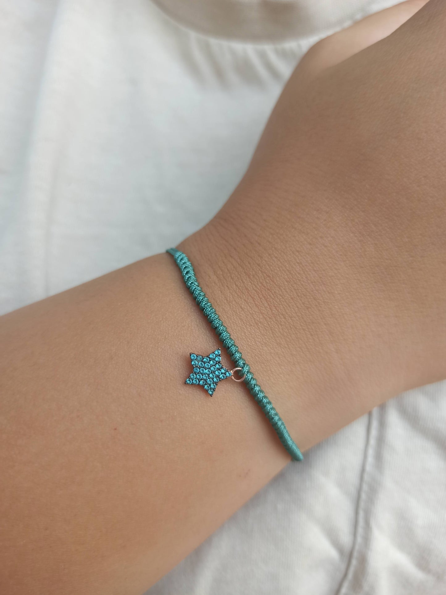 Yeşil taşlı gümüş yıldız ipli bileklik