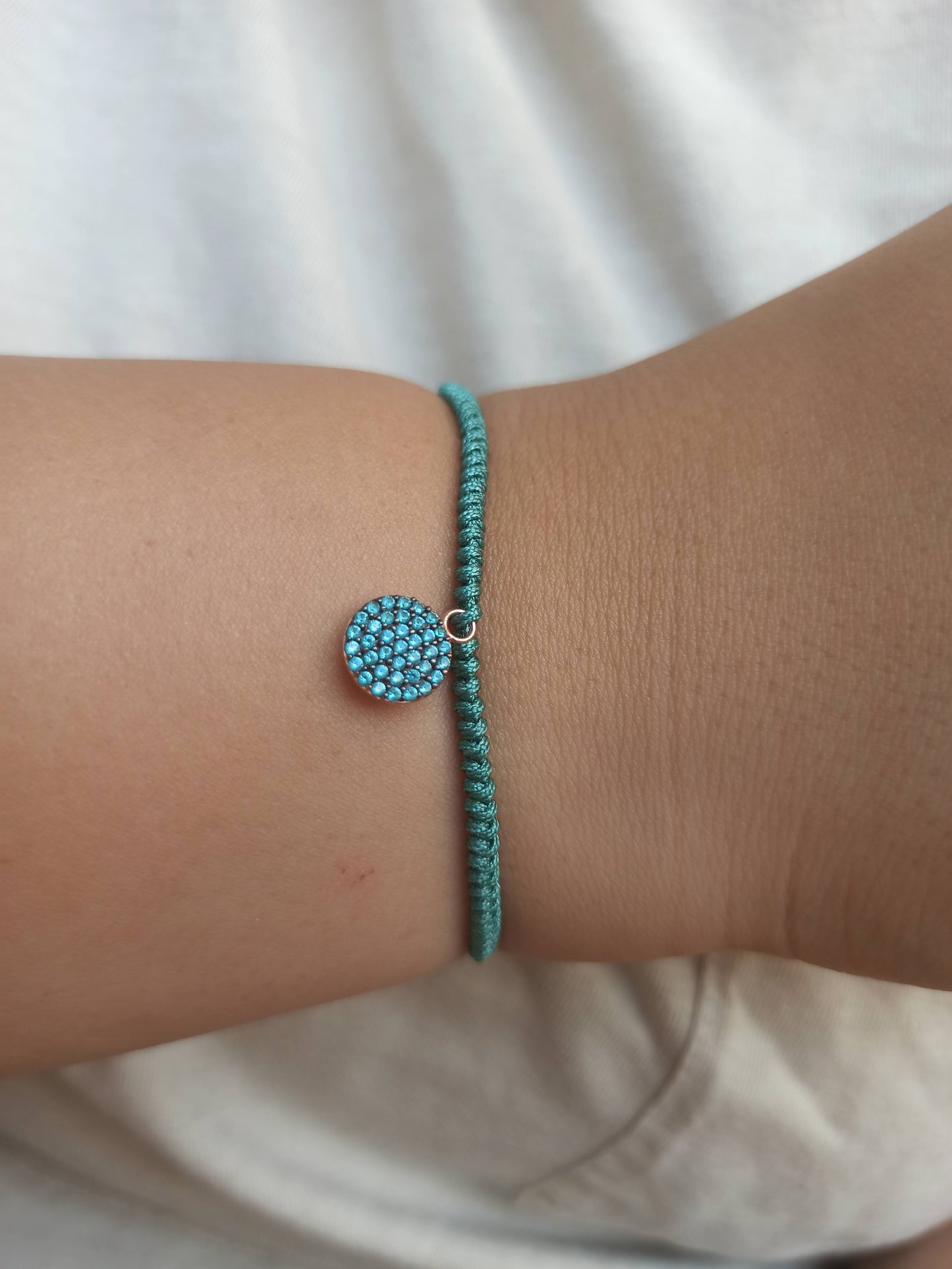 Yeşil taşlı gümüş ip bileklik