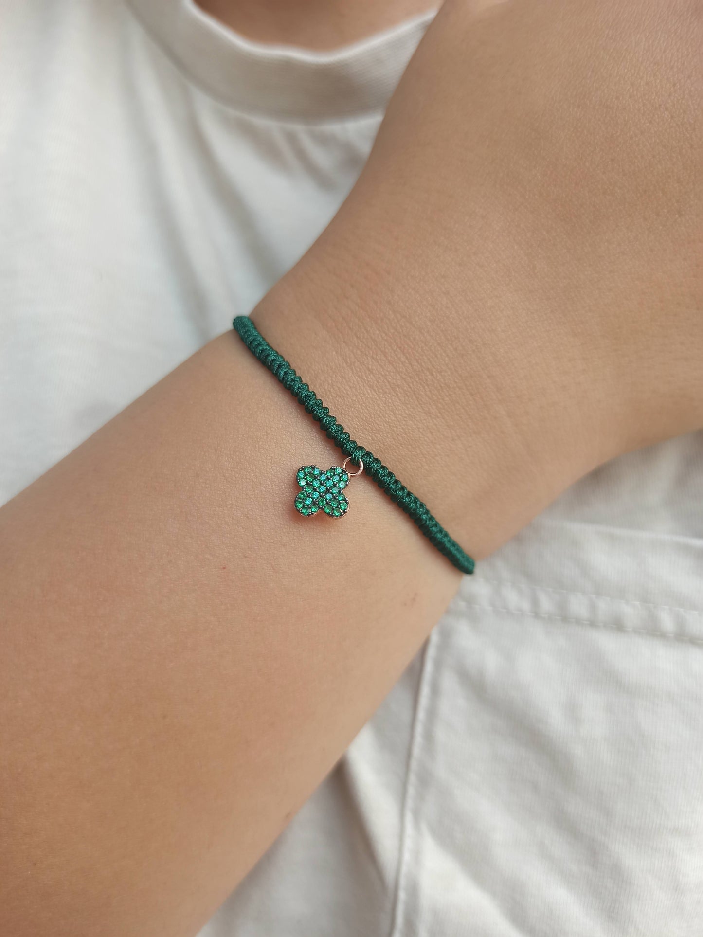 Yeşil taşlı gümüş 4 yapraklı yonca ipli bileklik