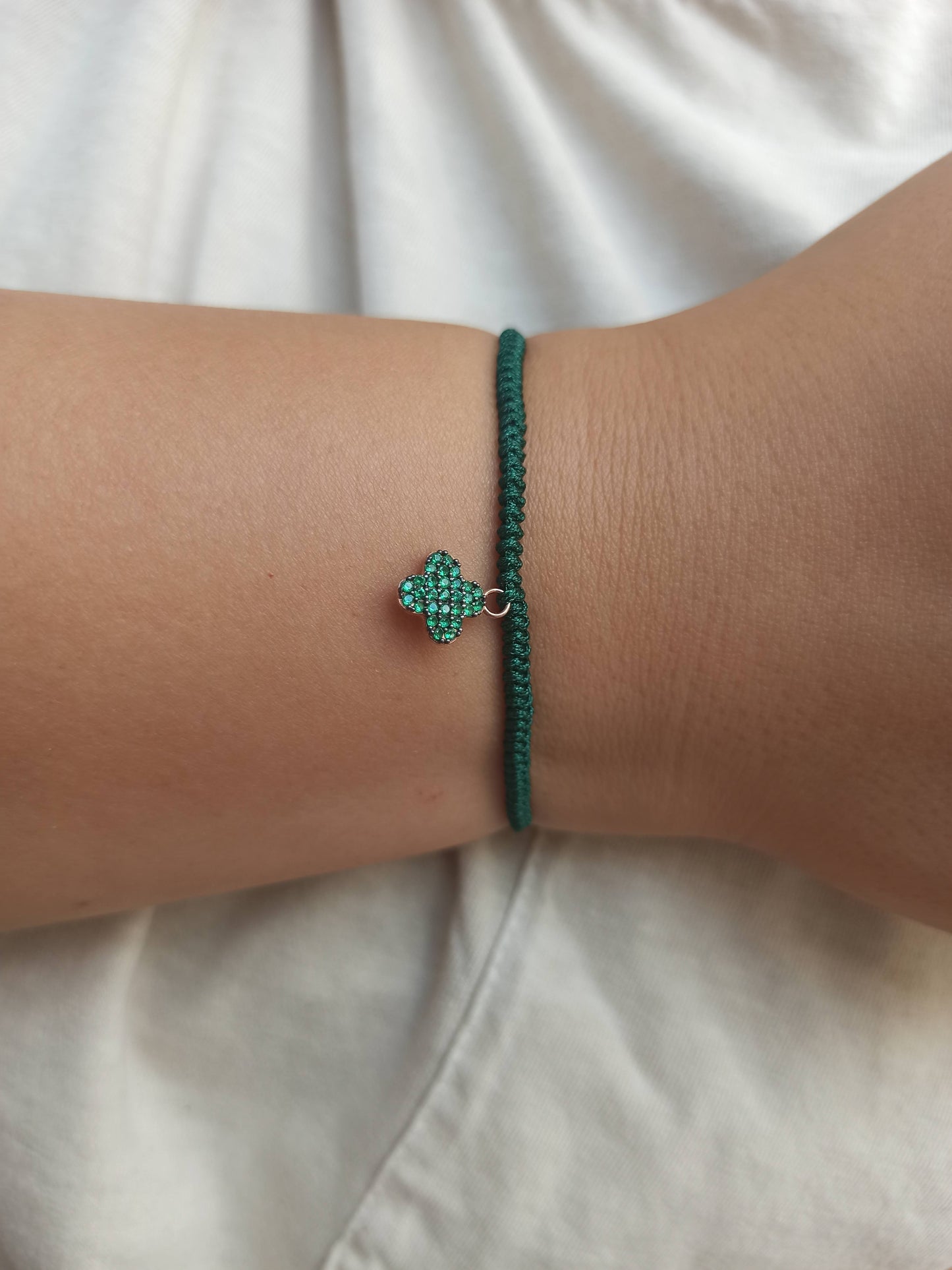 Yeşil taşlı gümüş 4 yapraklı yonca ipli bileklik