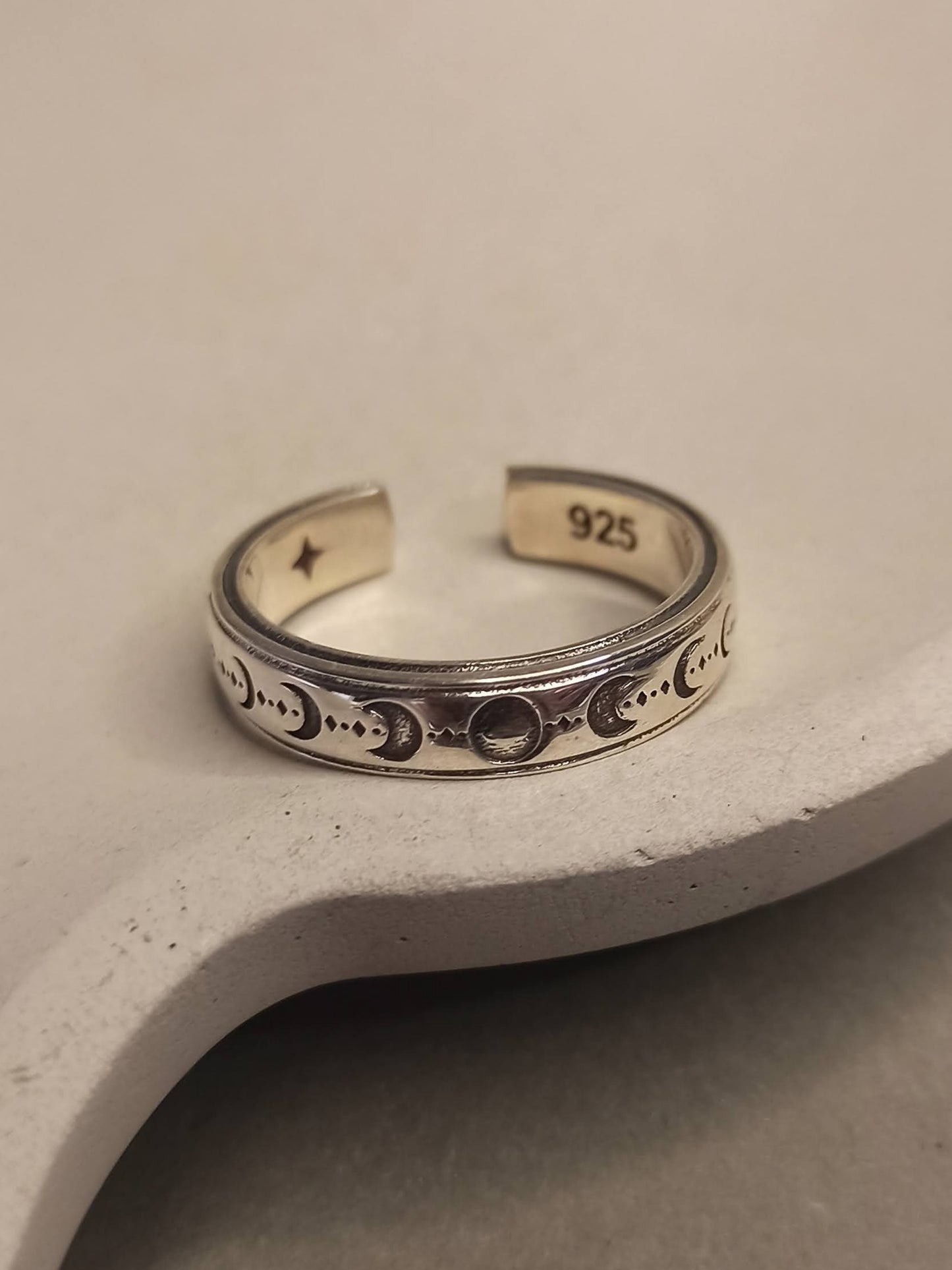 Gümüş Ay Döngüleri Yüzük, Ayarlanabilir