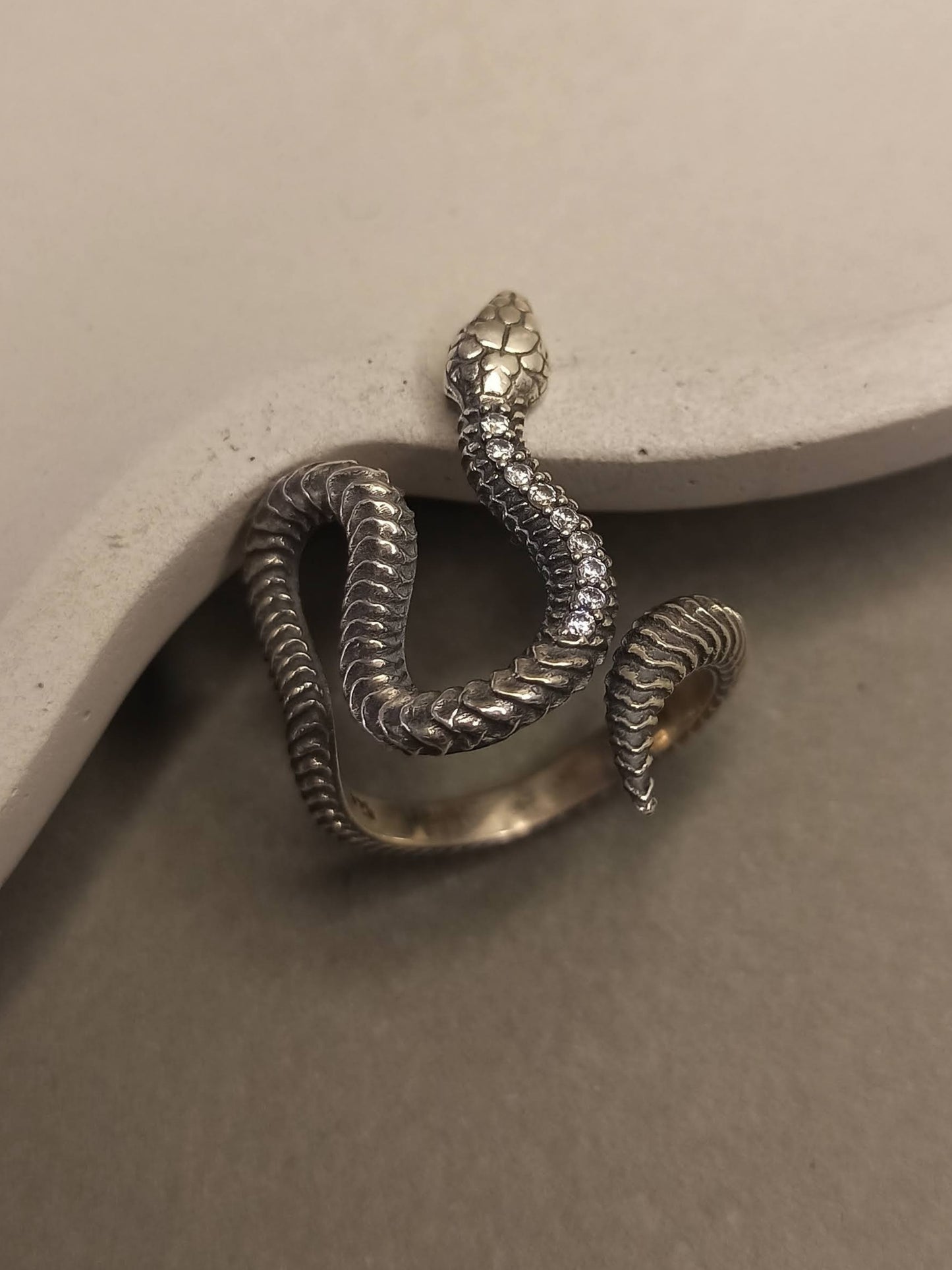 Zirkon Taşlı S-Form Yılan Yüzük, Ayarlanabilir