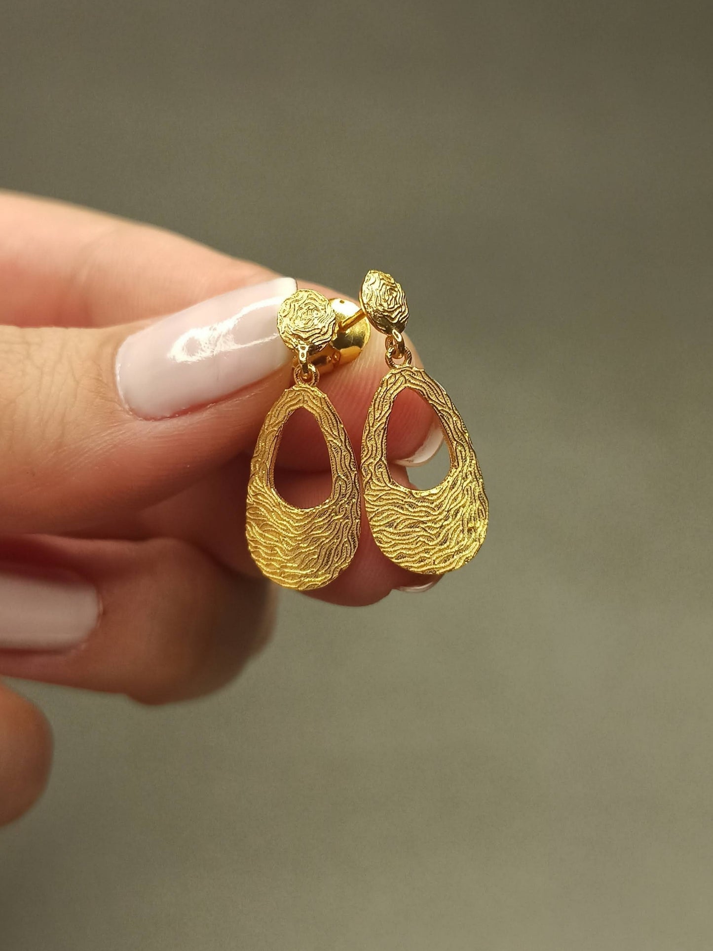 Sallantılı Gümüş Damla Küpe | BHCL Co.