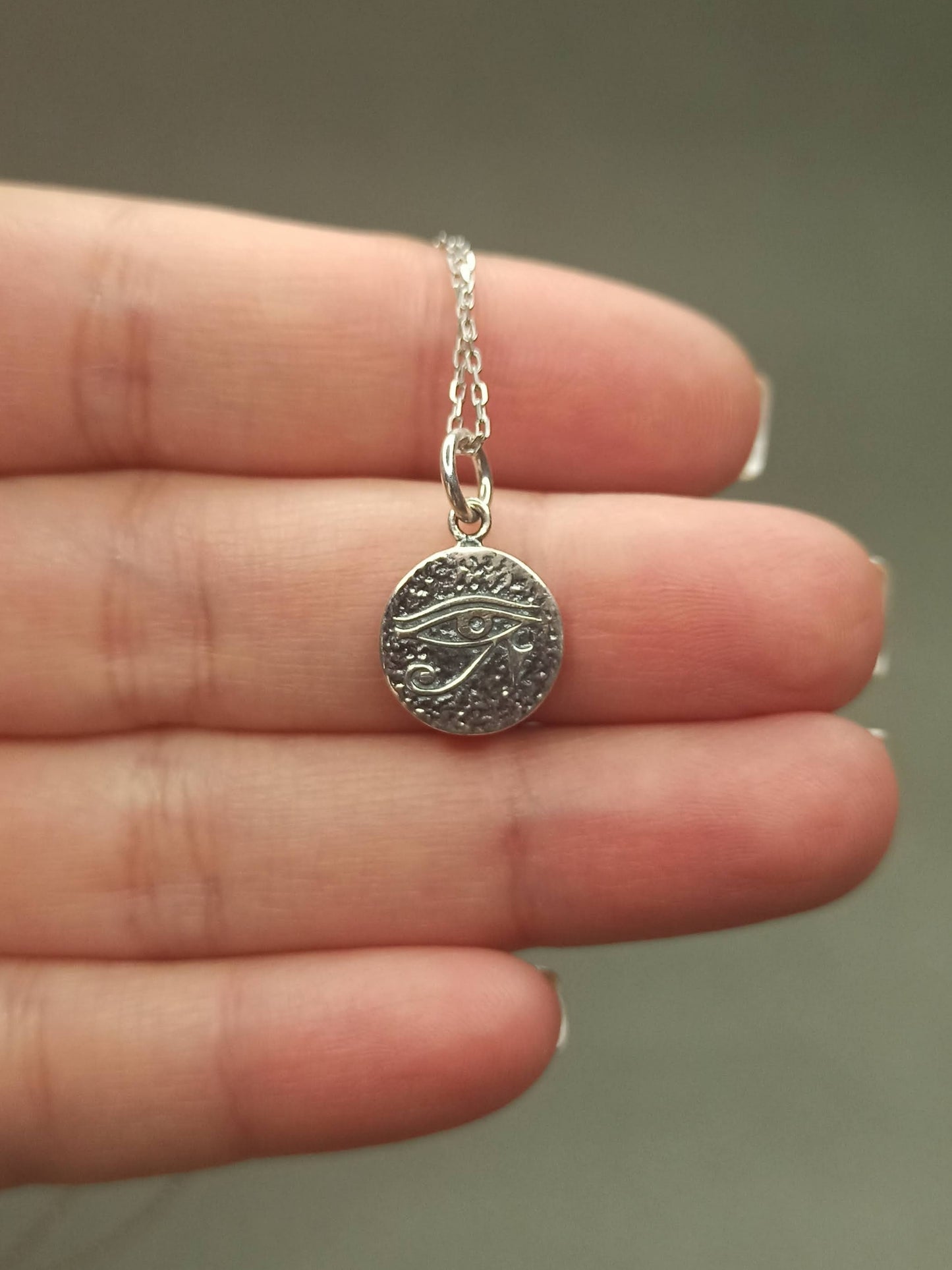 Mini Horus’un Gözü Madalyon Kolye