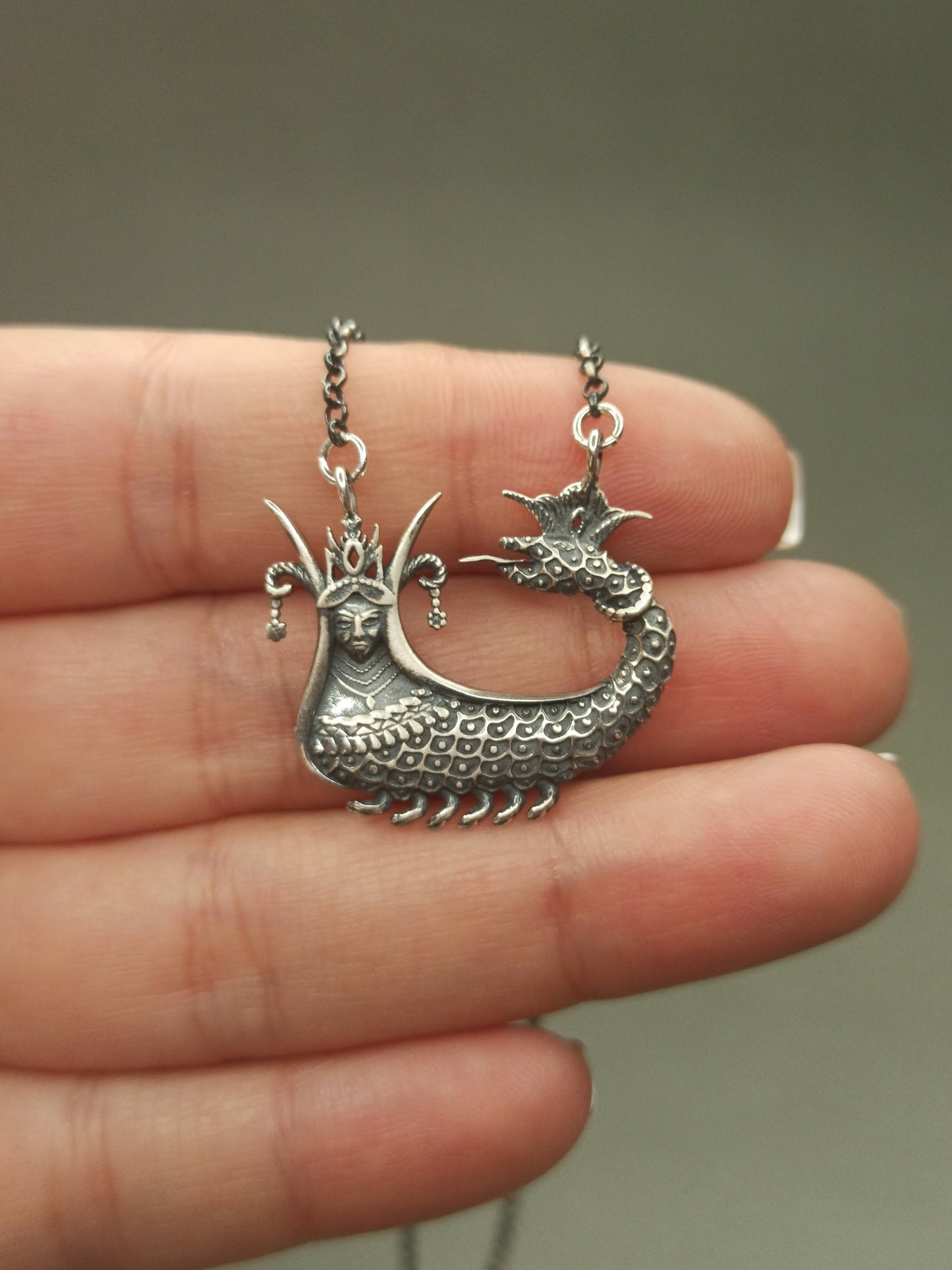 Gümüş Şahmeran Kolye, Mitolojik Tasarım