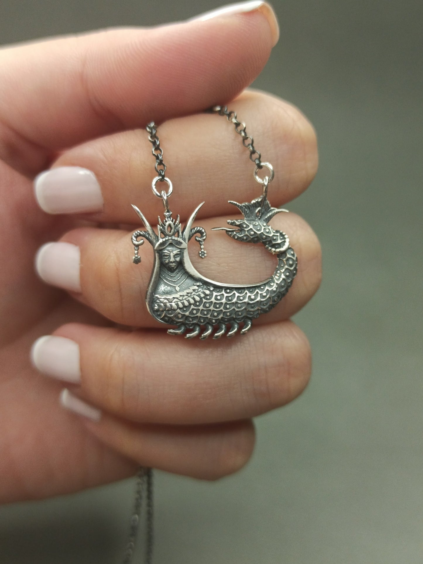 Gümüş Şahmeran Kolye, Mitolojik Tasarım