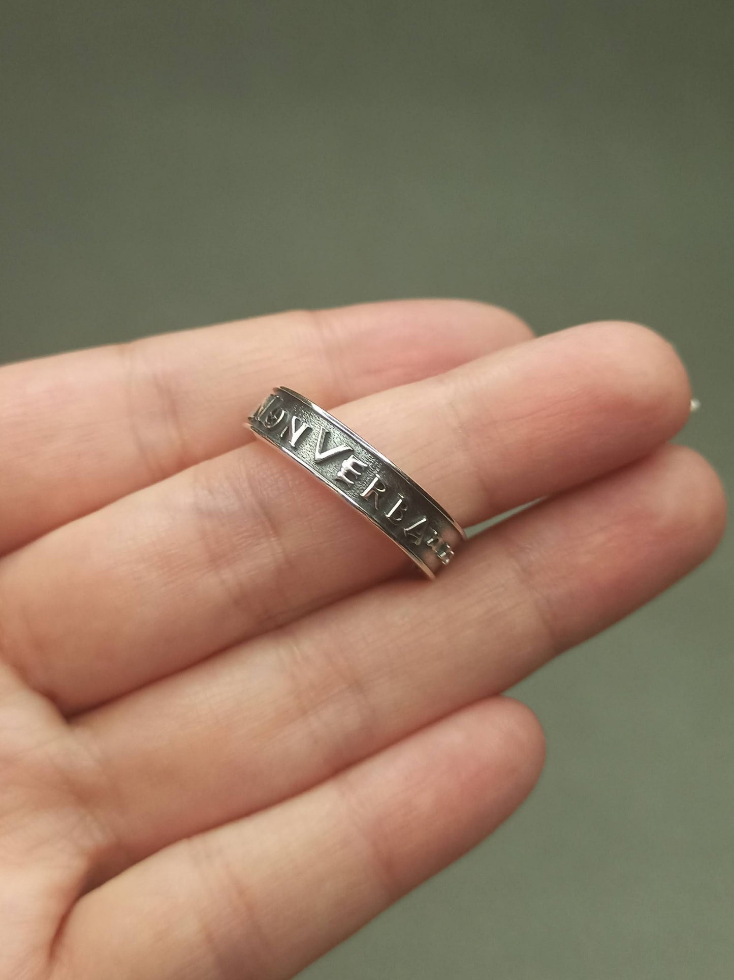 Gümüş Acta Non Verba Yüzük , Latince Yazılı, Ayarlanabilir