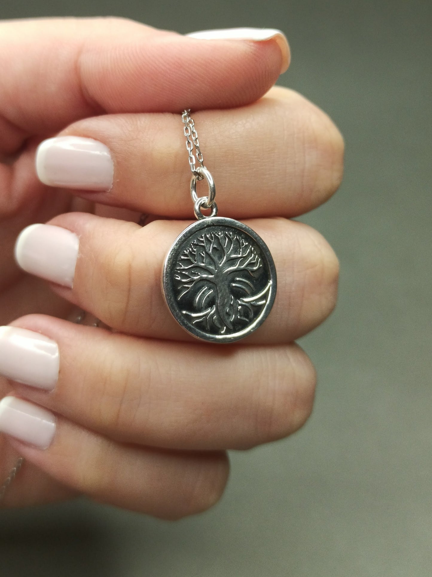 Yaşam Ağacı ve Hayat Sembollü Madalyon Kolye