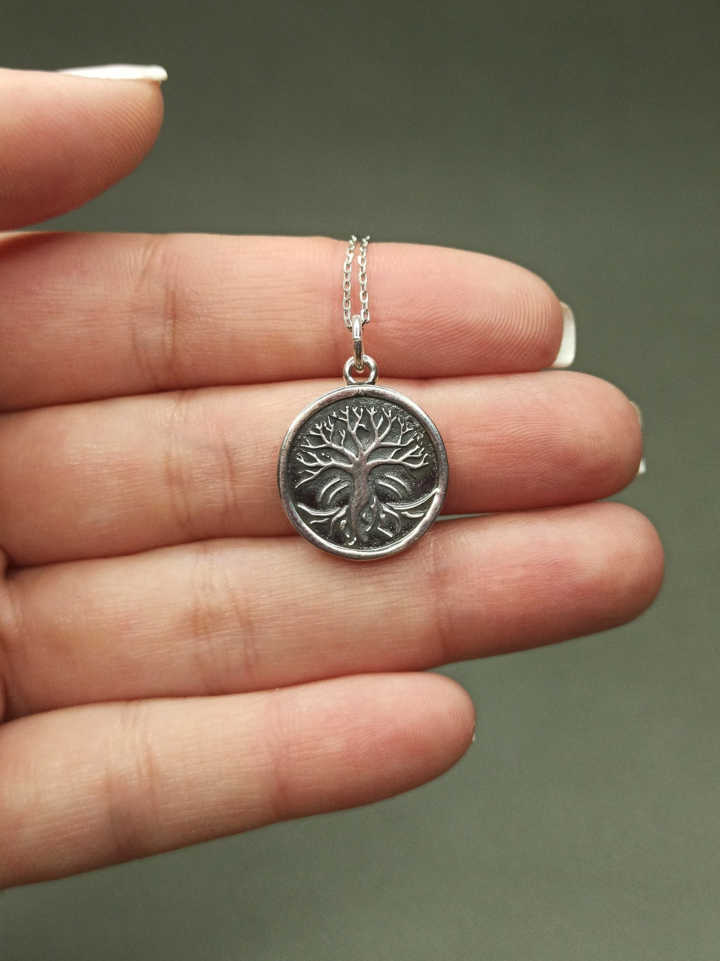 Yaşam Ağacı ve Hayat Sembollü Madalyon Kolye