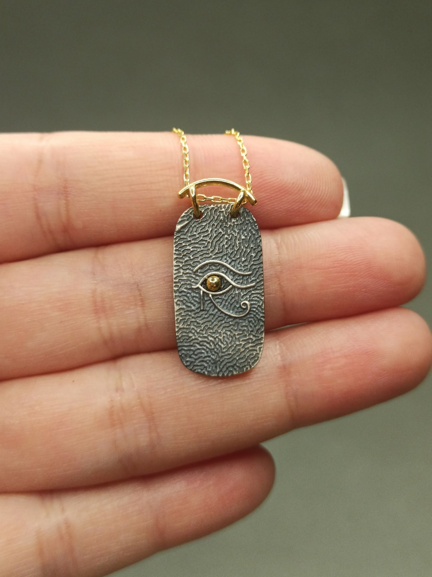 Horus’un Gözü Madalyon Kolye, Vintage Oksitli Gümüş Takı