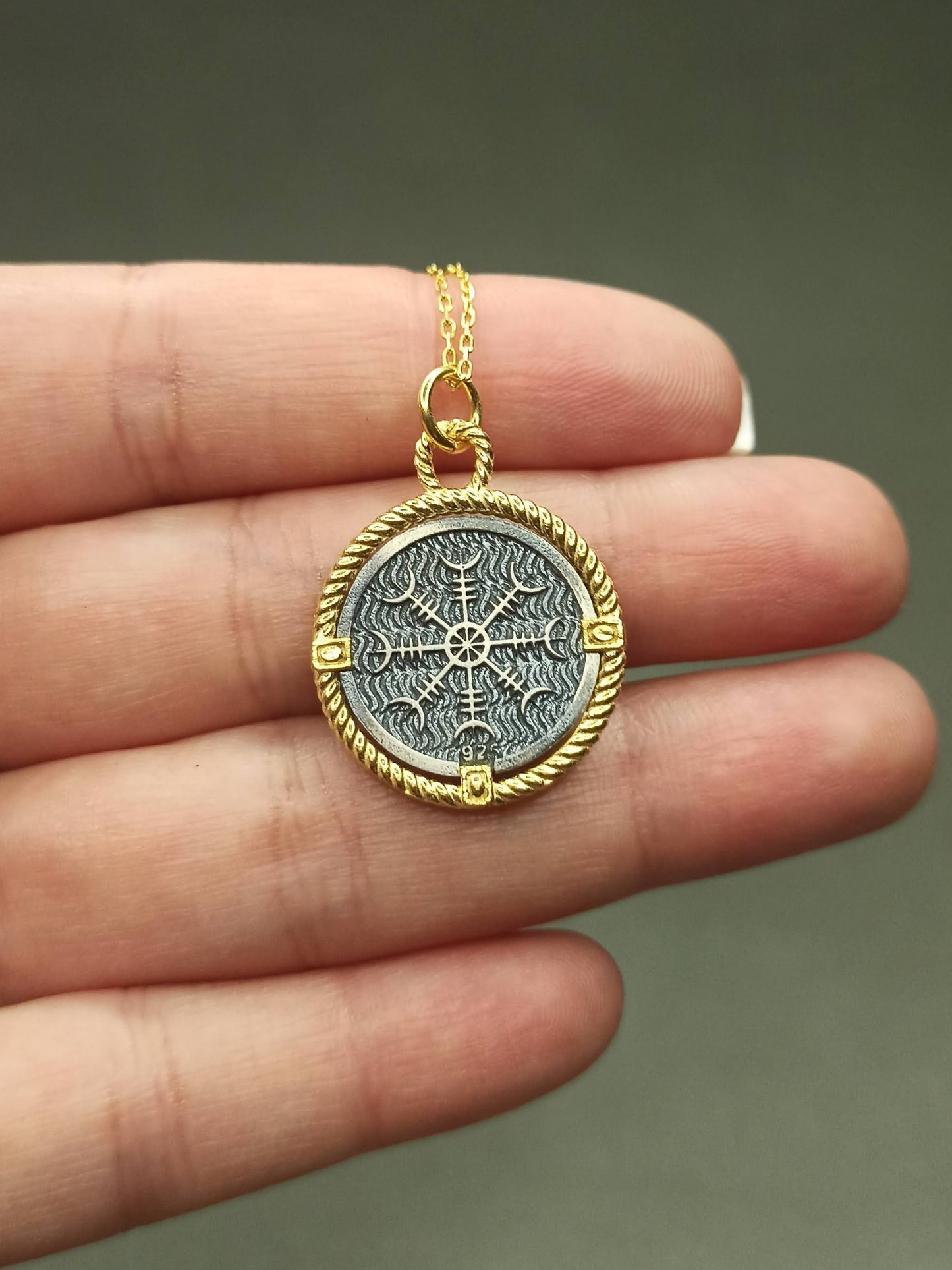 Çift Taraflı Medusa Gümüş Madalyon Kolye