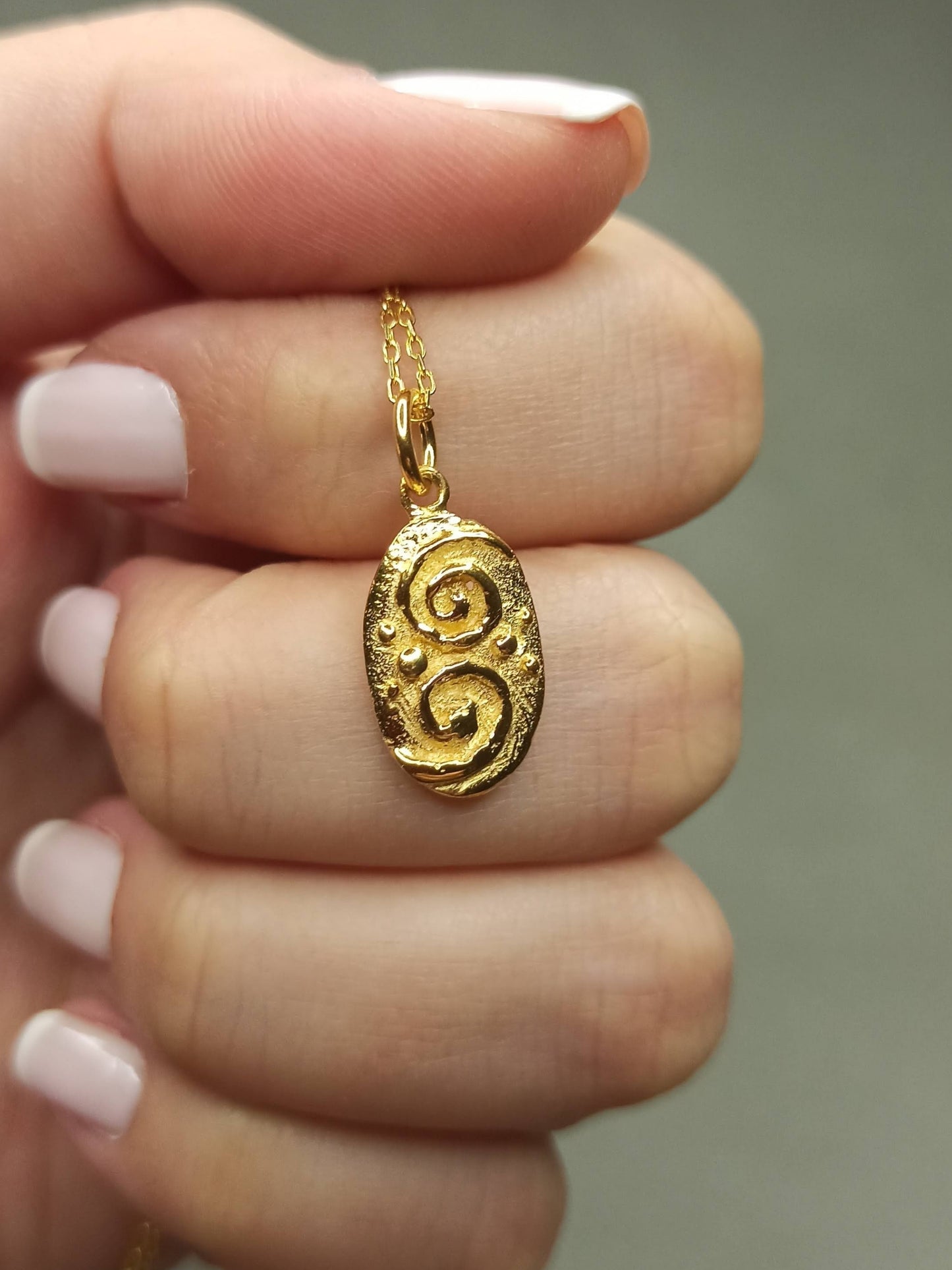 Antik Spiral Sembollü Gümüş Kolye