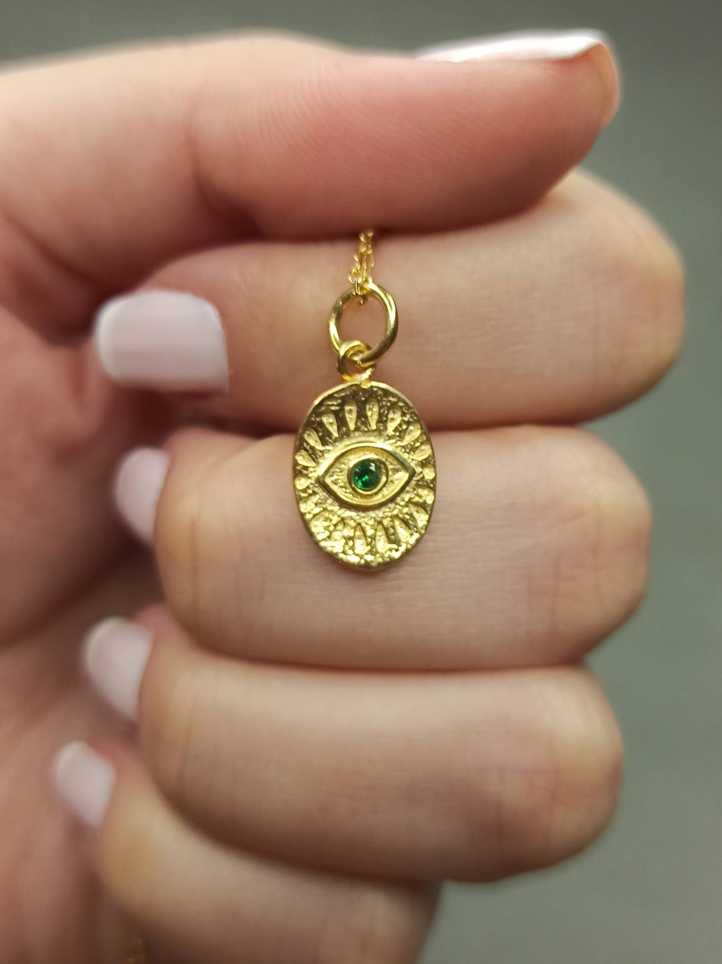 Yeşil Taşlı Antik Göz Madalyon Kolye