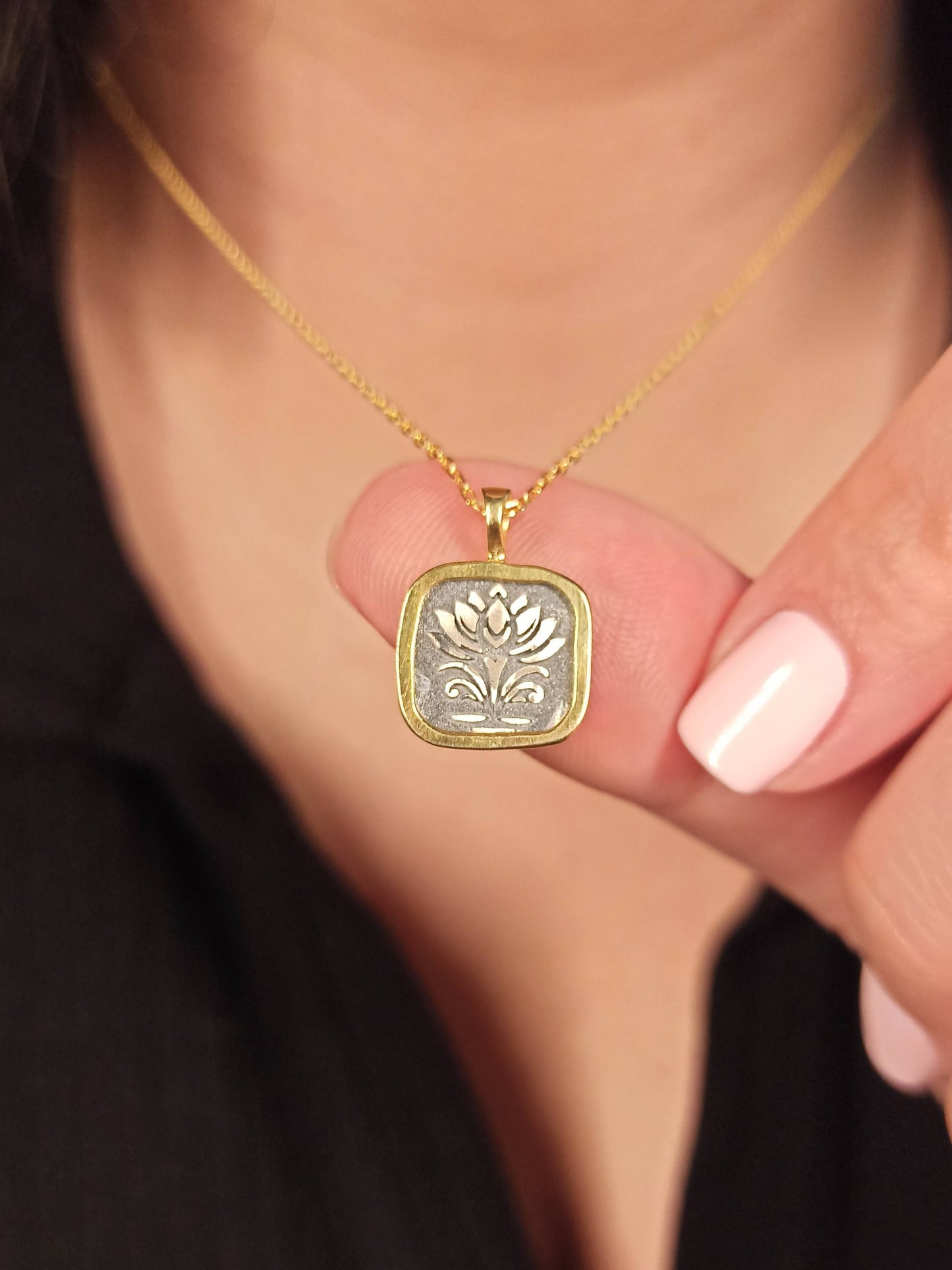 Gümüş Lotus Çiçeği Kolye