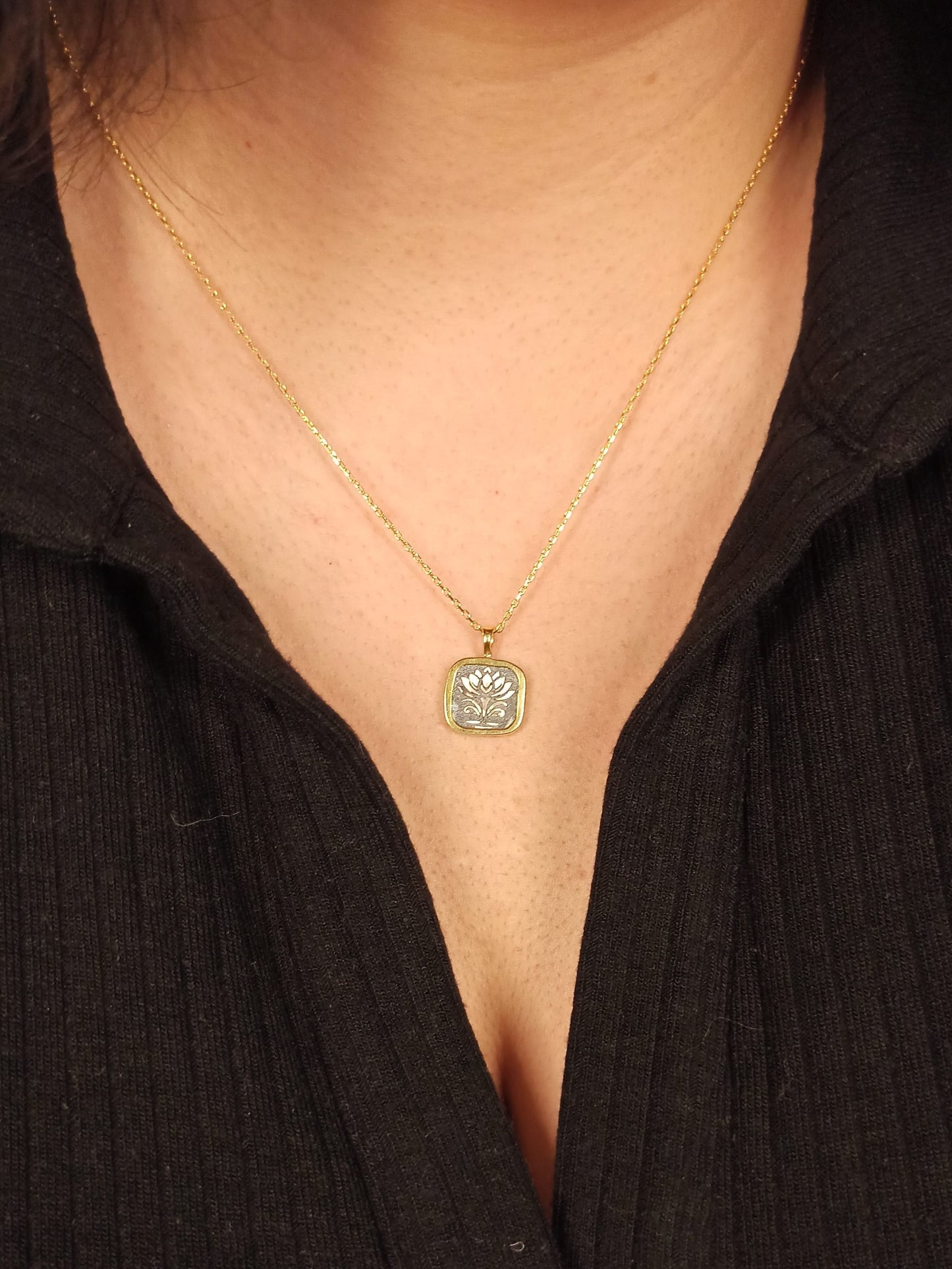 Gümüş Lotus Çiçeği Kolye