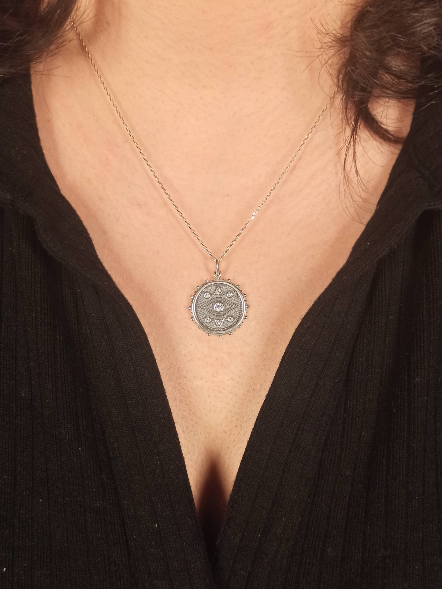 Gümüş Taşlı Göz Madalyon Kolye