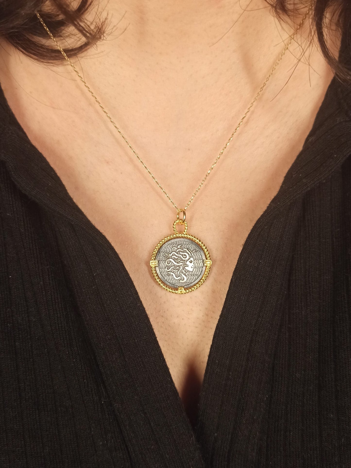 Çift Taraflı Medusa Gümüş Madalyon Kolye