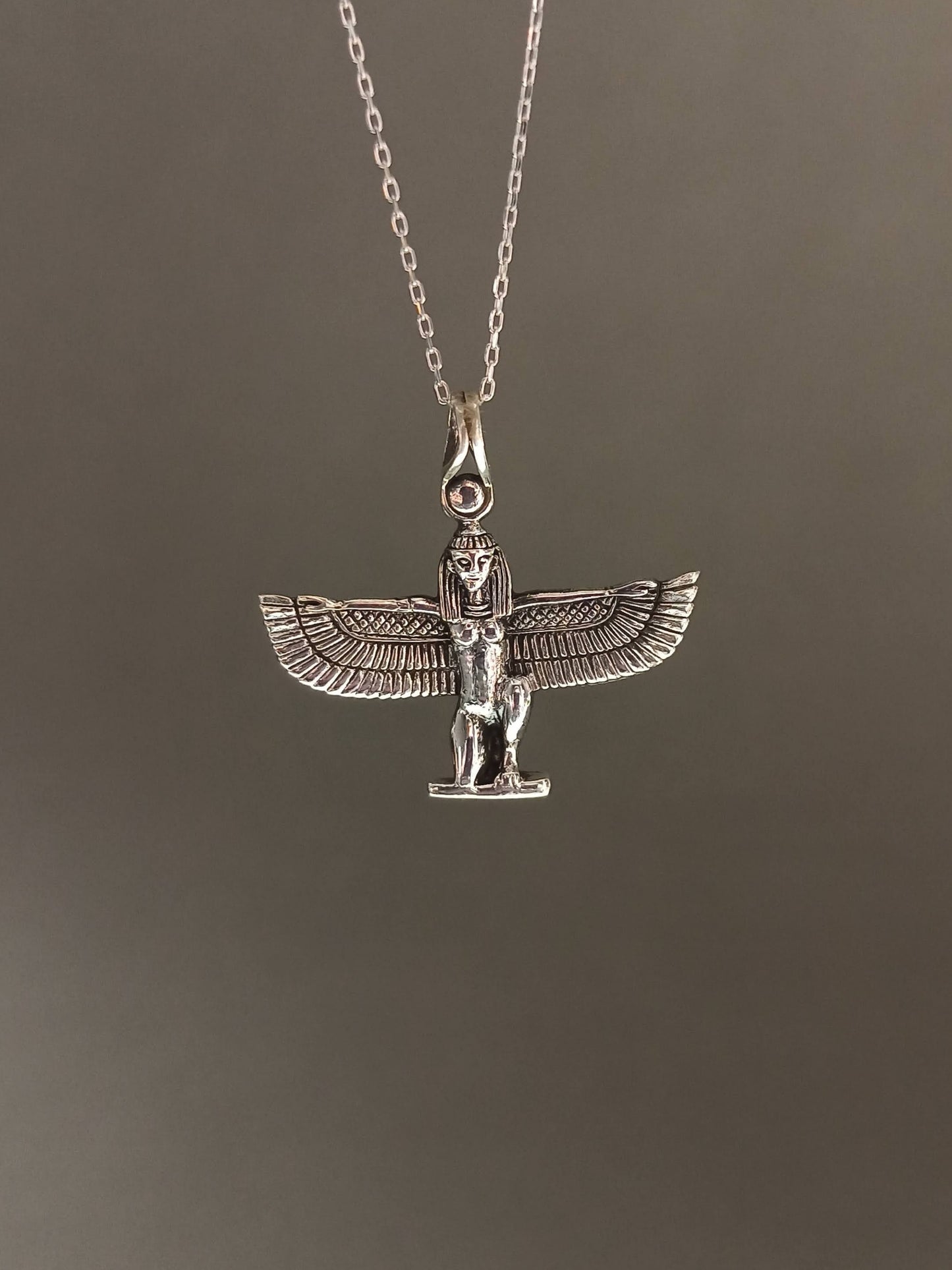 Kanatlı İsis Gümüş Mitolojik Kolye