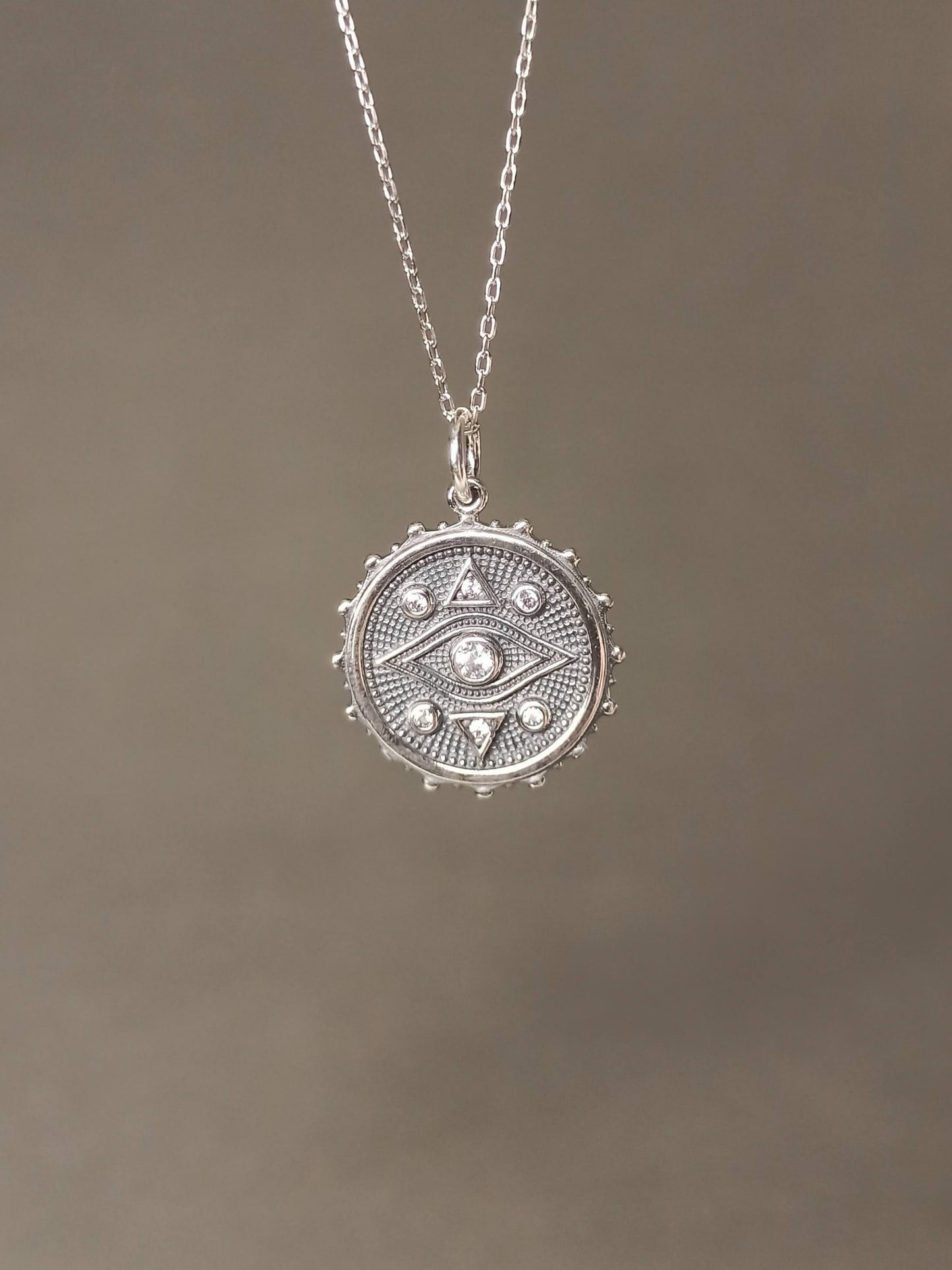 Gümüş Taşlı Göz Madalyon Kolye