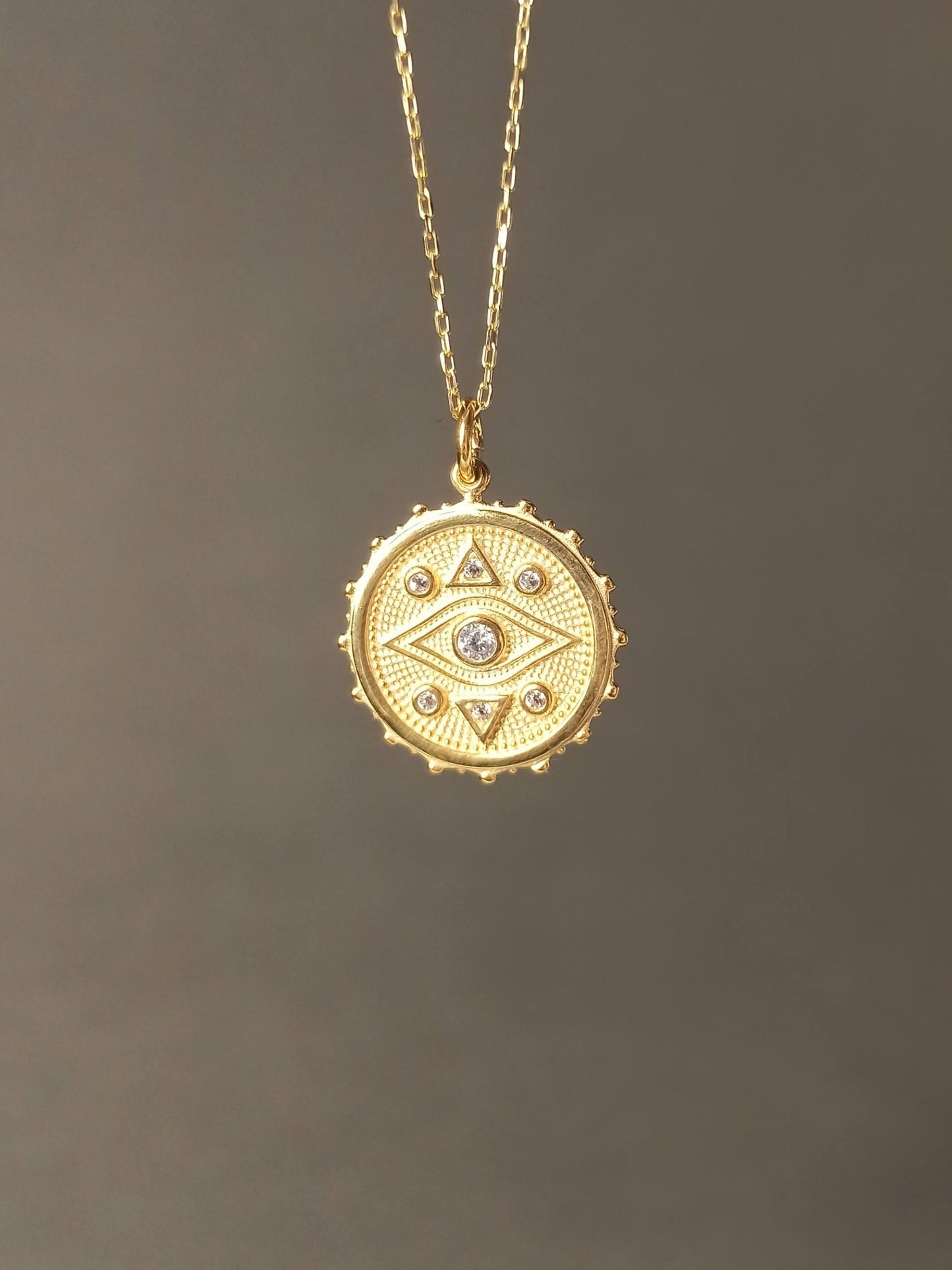 Gümüş Taşlı Göz Madalyon Kolye