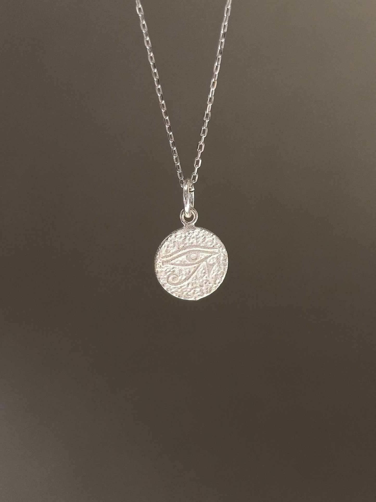 Mini Horus’un Gözü Madalyon Kolye